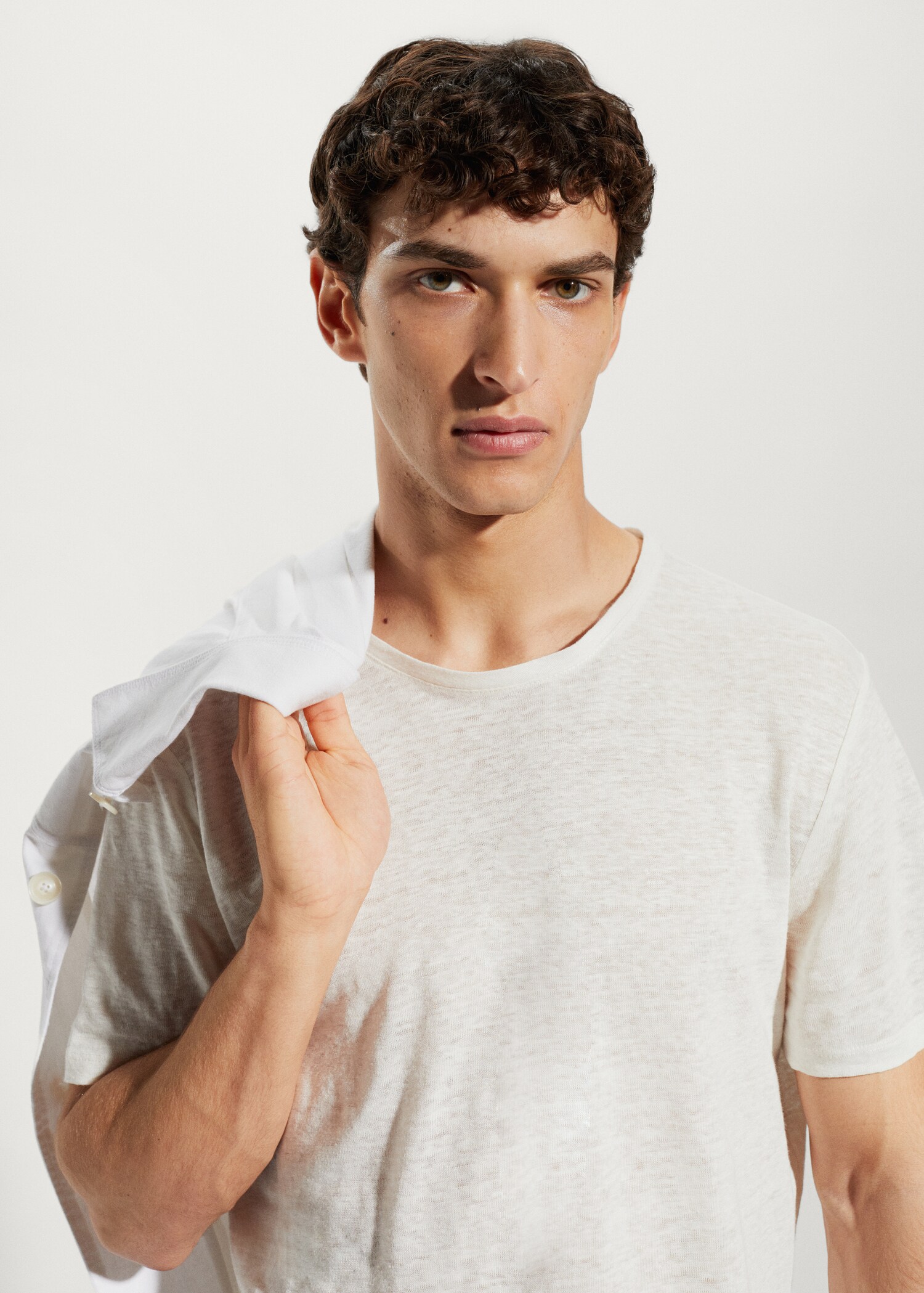 100% linen slim-fit t-shirt - Details of the article 1