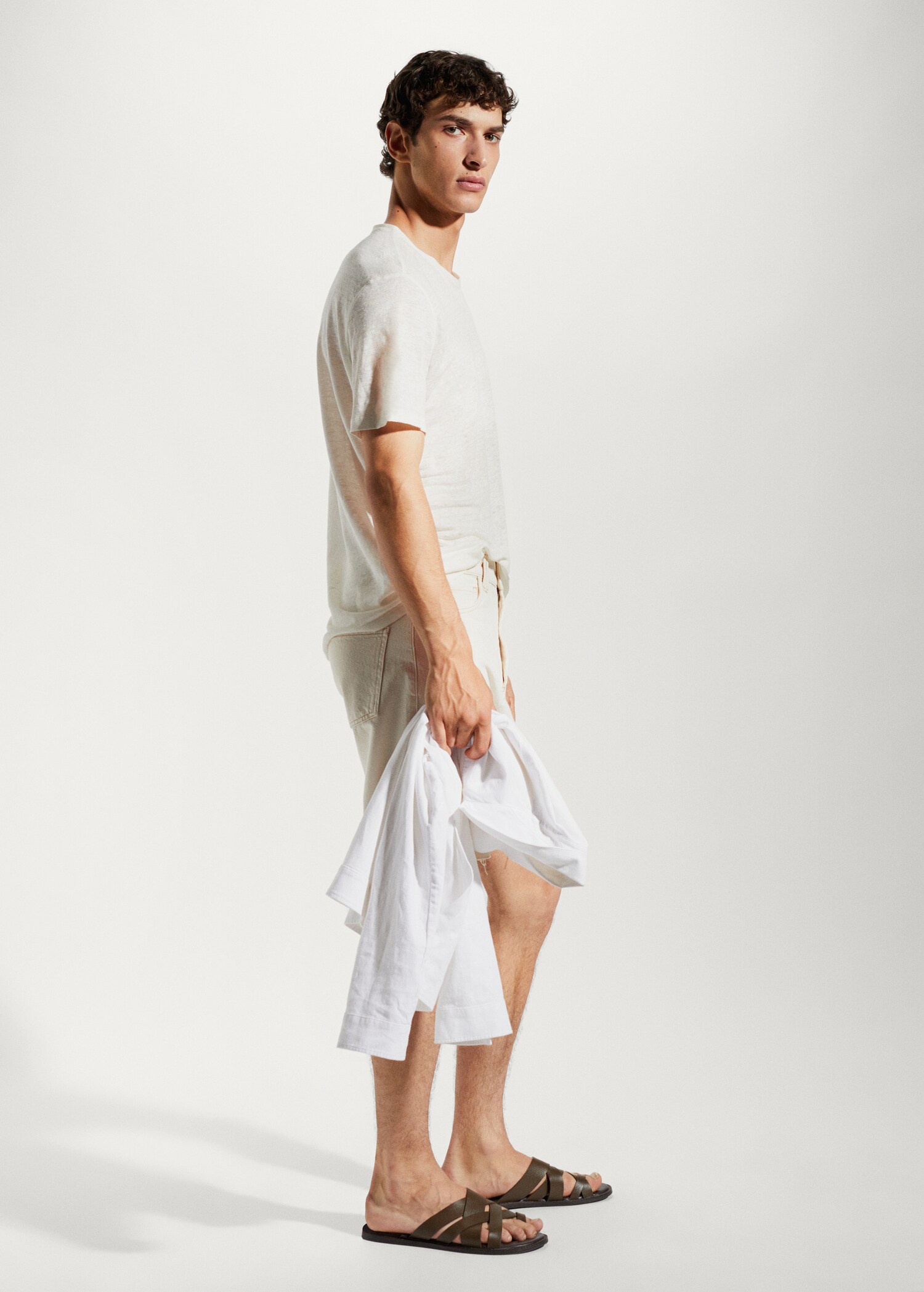 100% linen slim-fit t-shirt - Details of the article 2