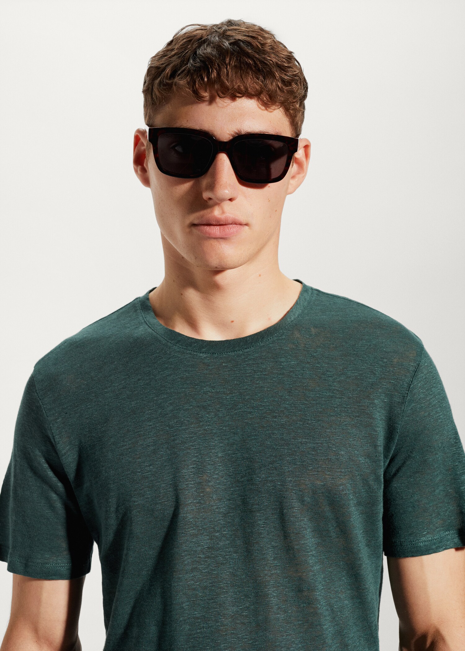 100% linen slim-fit t-shirt - Details of the article 1