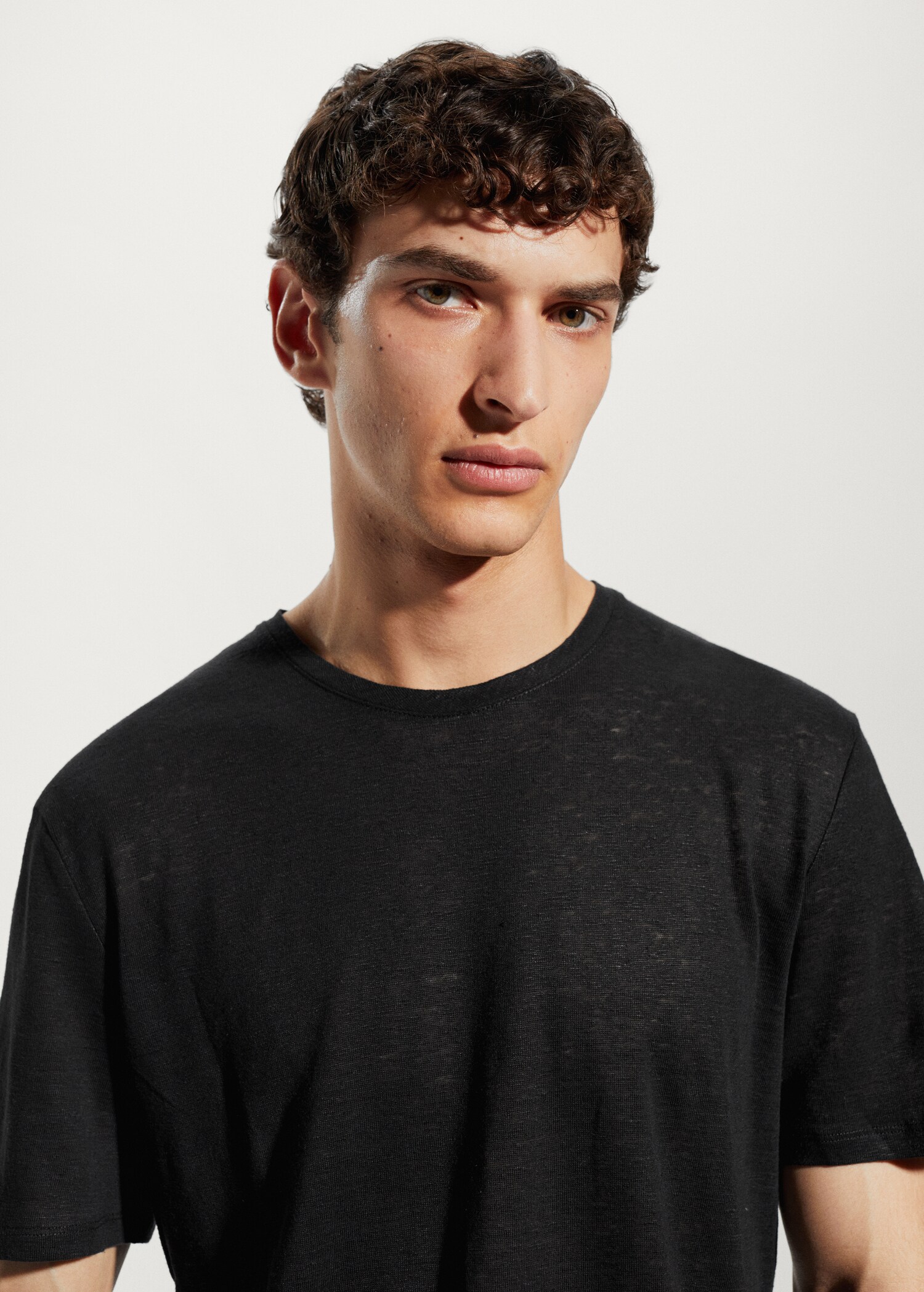 100% linen slim-fit t-shirt - Details of the article 1