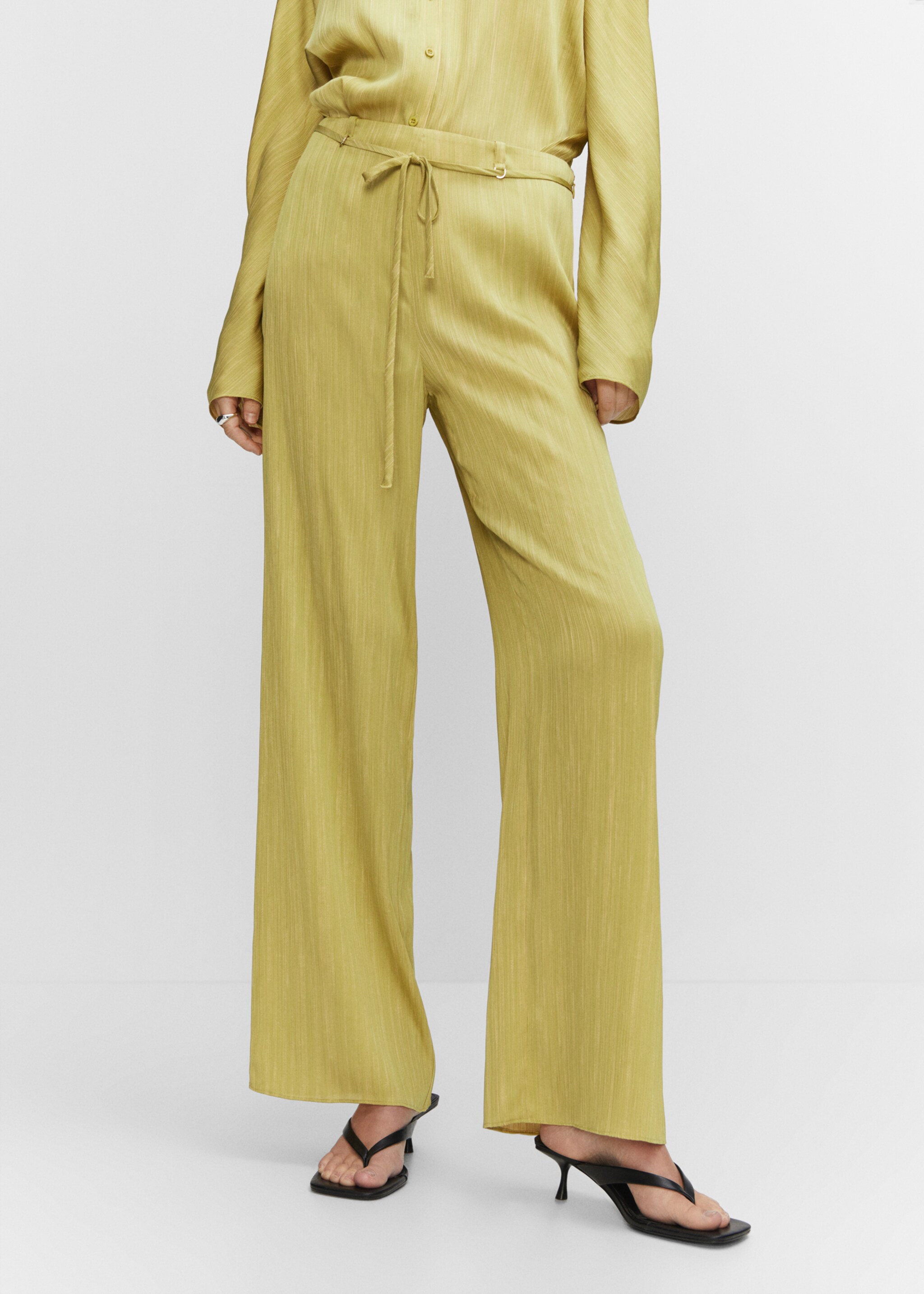 Satin pleated trousers - Medium plane, Lime. Ref: 57040699-00.