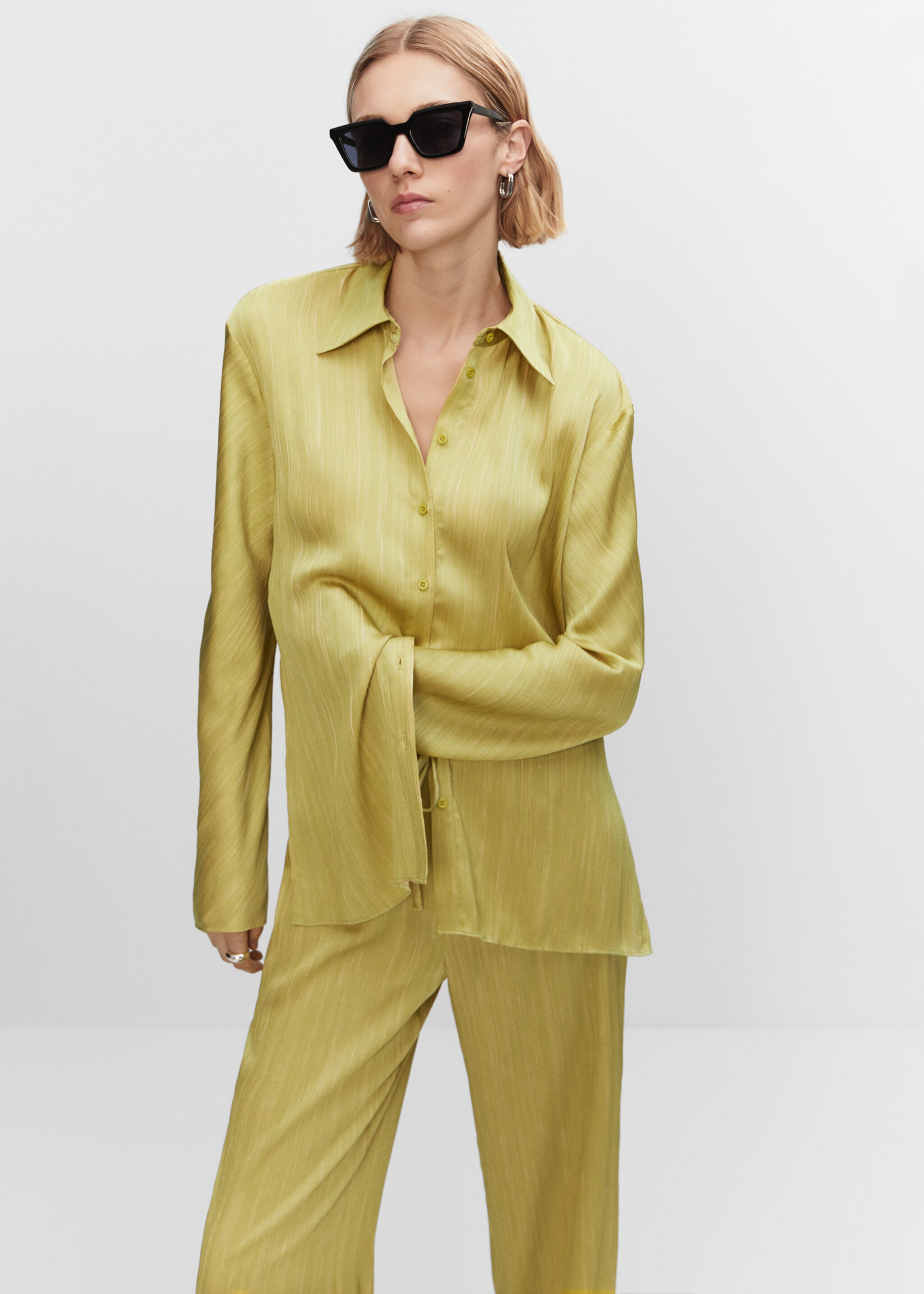 Satin pleated trousers - Details of the article 1, Lime. Ref: 57040699-00.