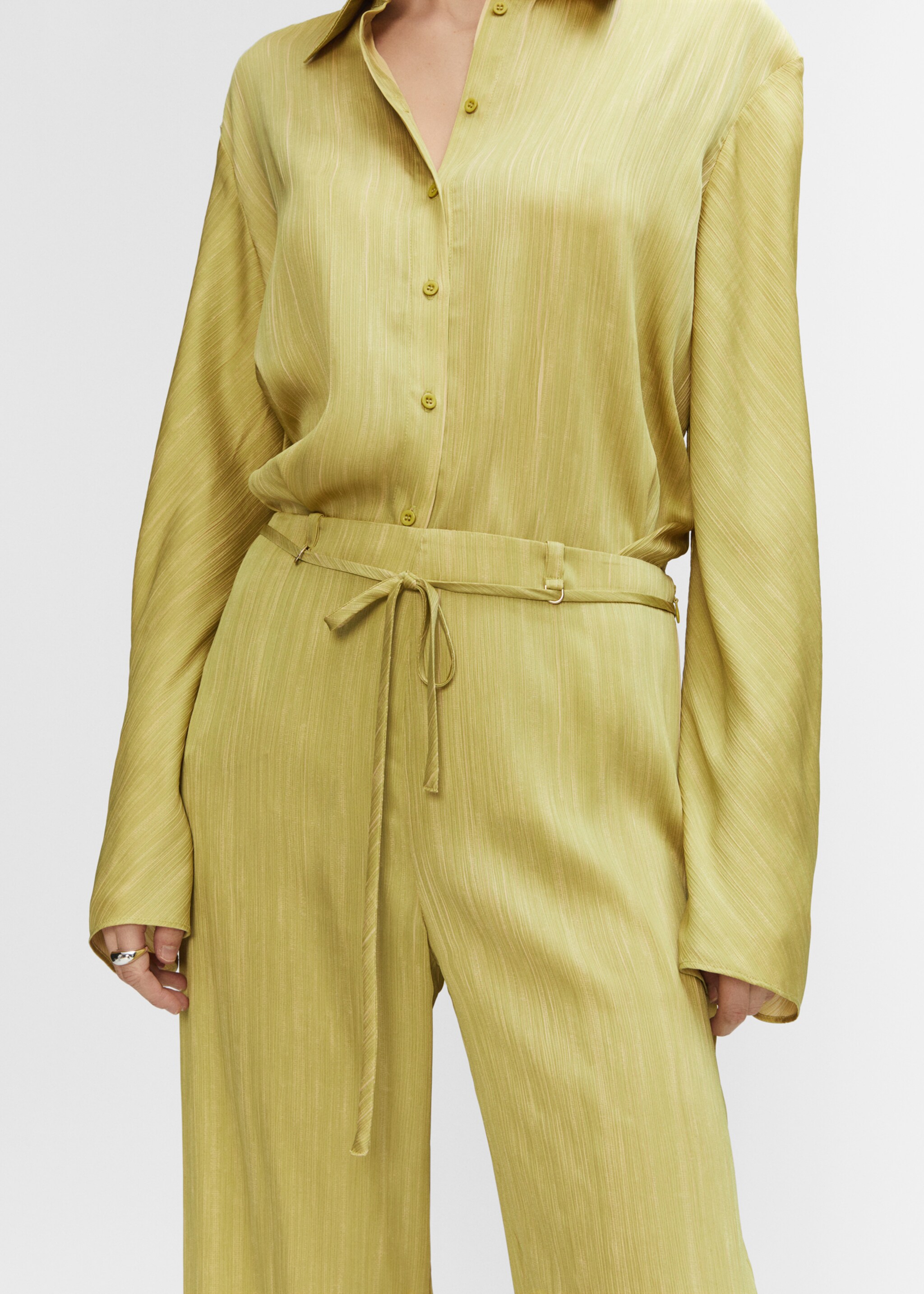 Satin pleated trousers - Details of the article 6, Lime. Ref: 57040699-00.