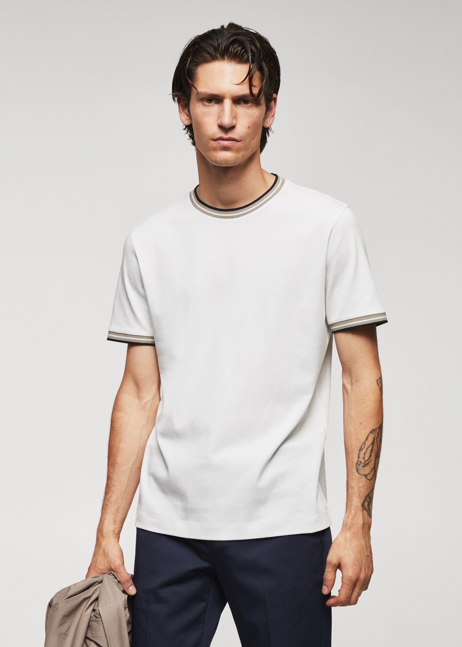 100% cotton t-shirt with contrast piping - Medium plane