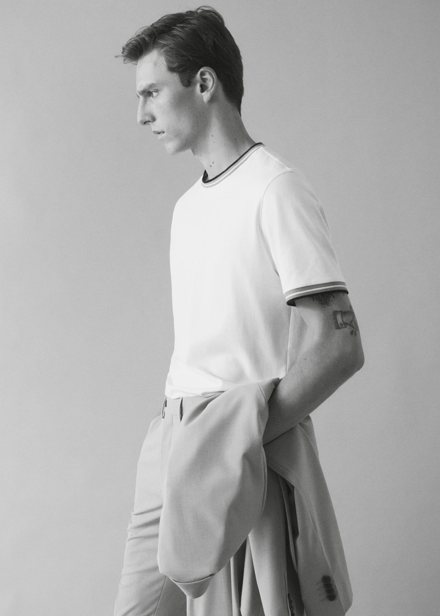 100% cotton t-shirt with contrast piping - Details of the article 5