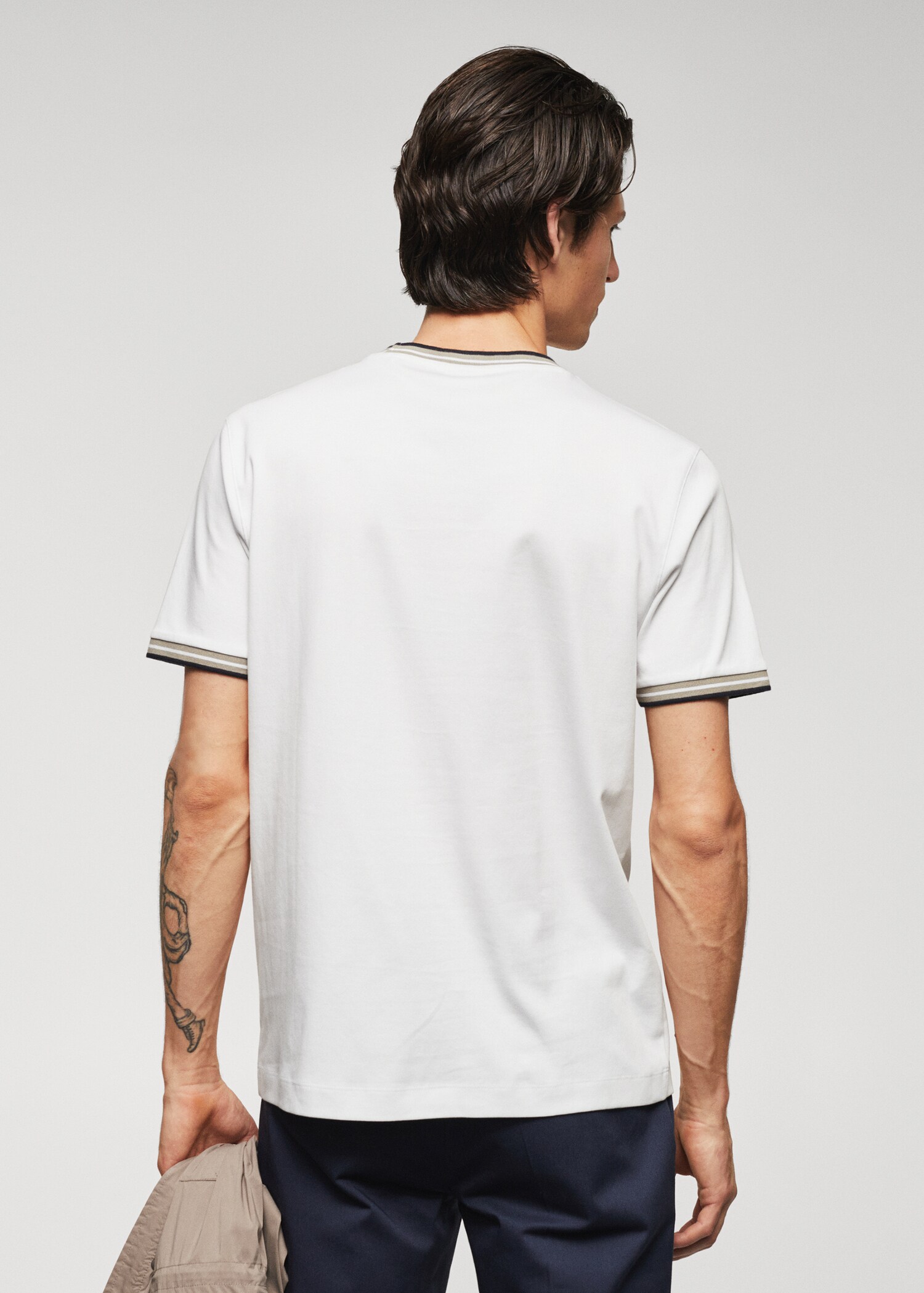100% cotton t-shirt with contrast piping - Reverse of the article