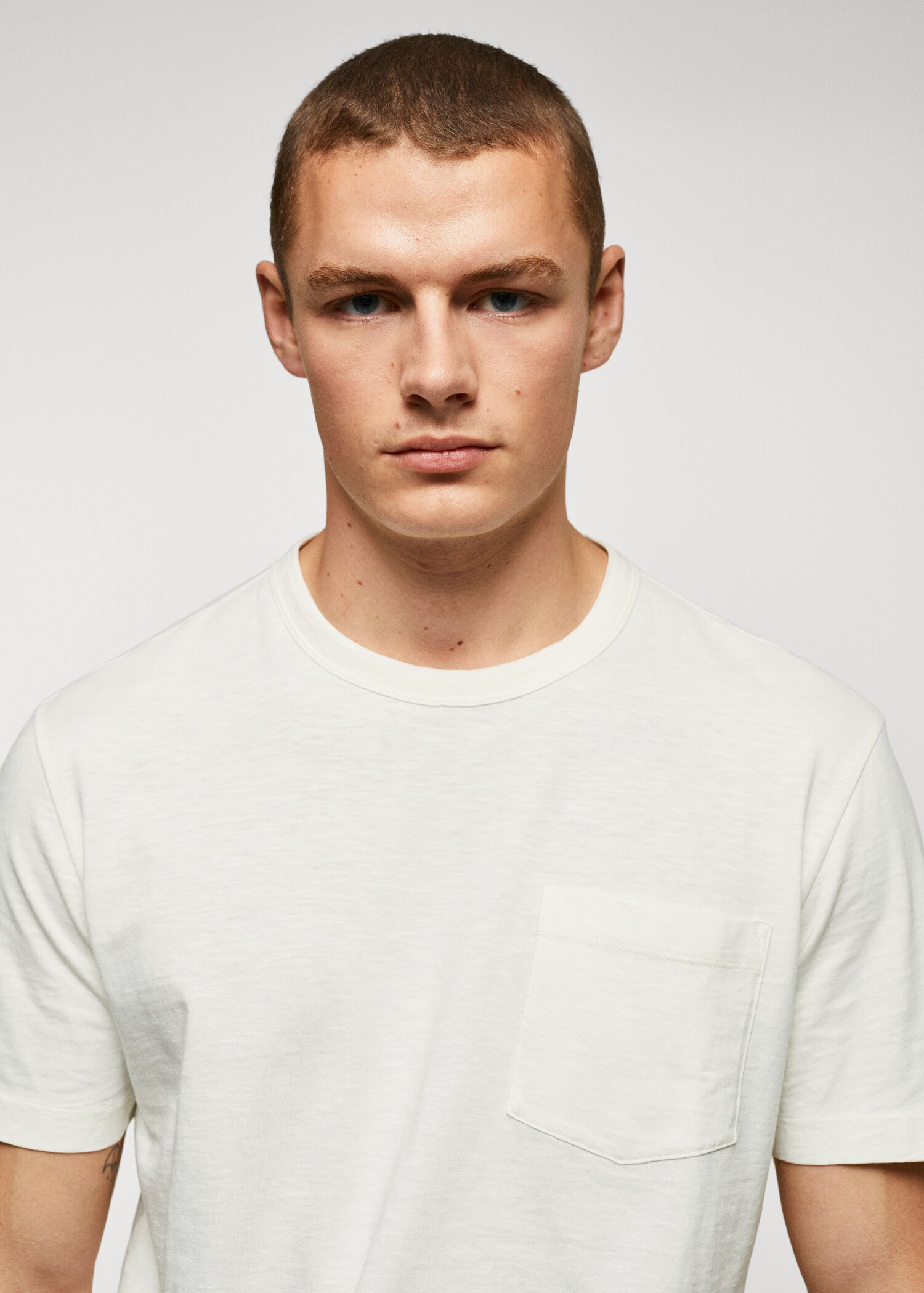 100% cotton t-shirt with pocket - Details of the article 1