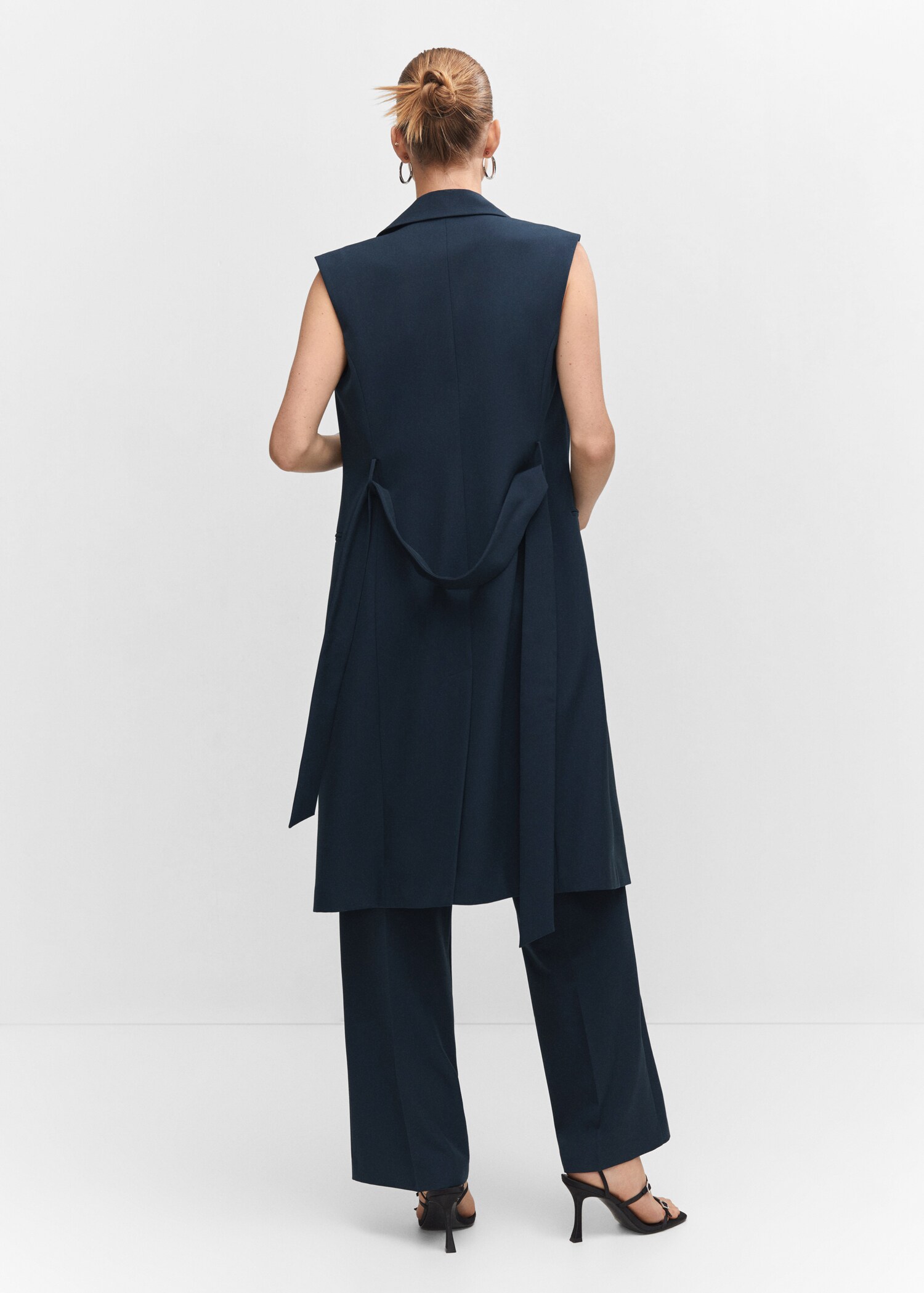 Long gilet with bow - Reverse of the article