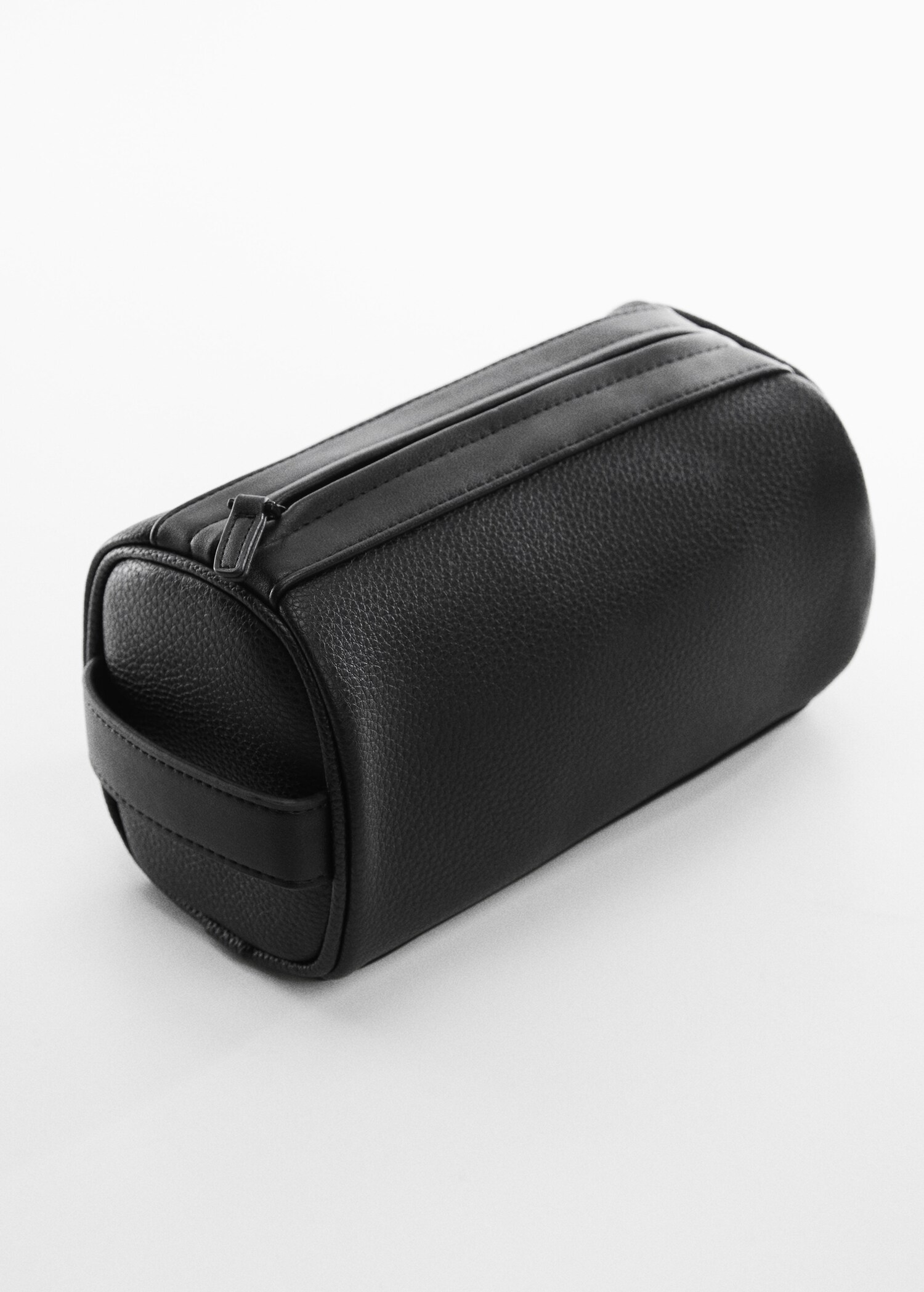 Pebbled leather-effect toiletry bag - Medium plane