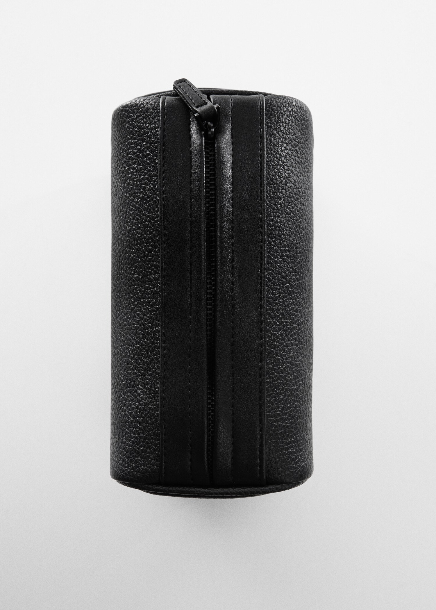 Pebbled leather-effect toiletry bag - Details of the article 2