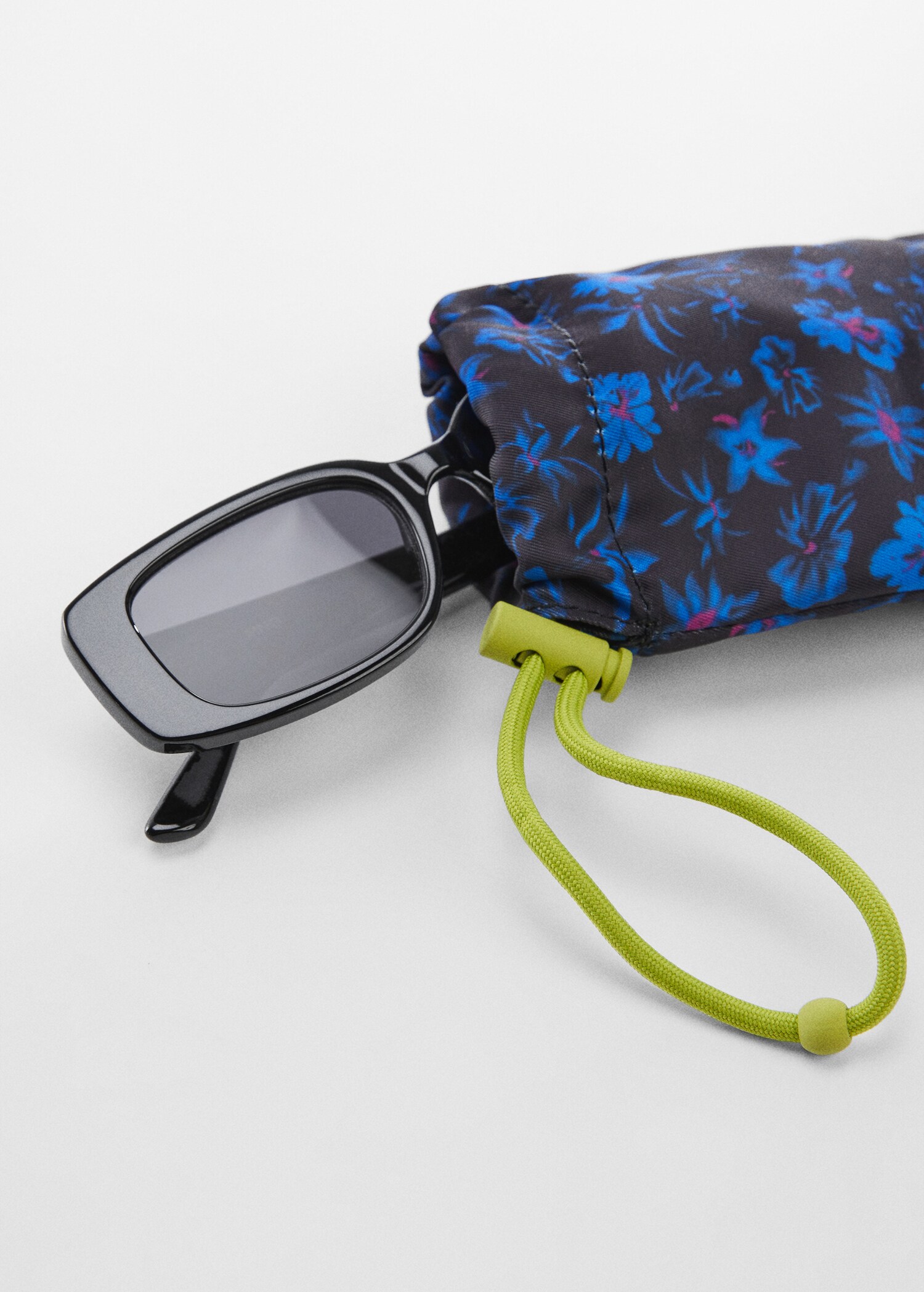 Funda de gafas estampada - Plano medio