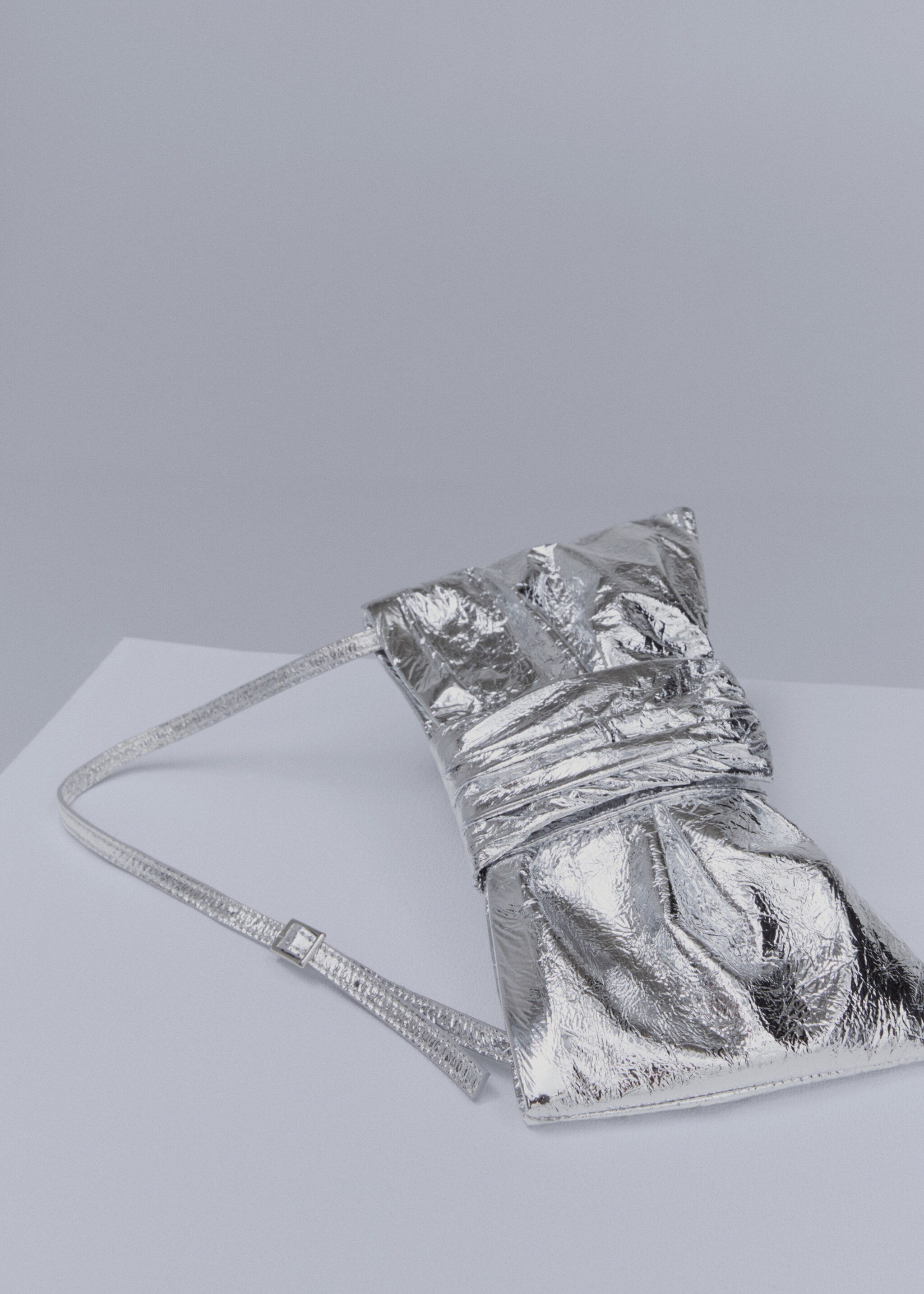 Leather bag with bow design - Details of the article 2