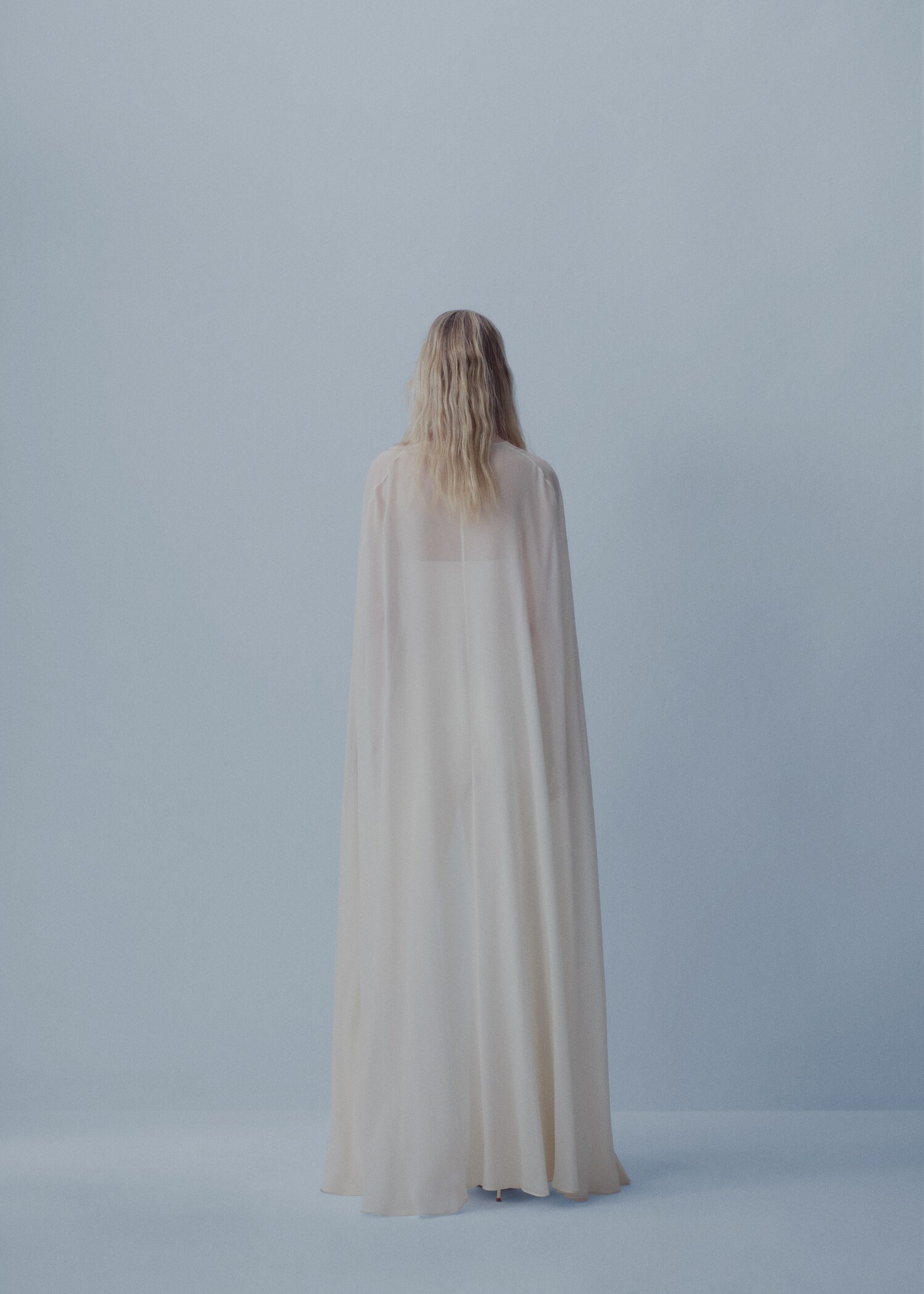Long cape with tie zip - Reverse of the article