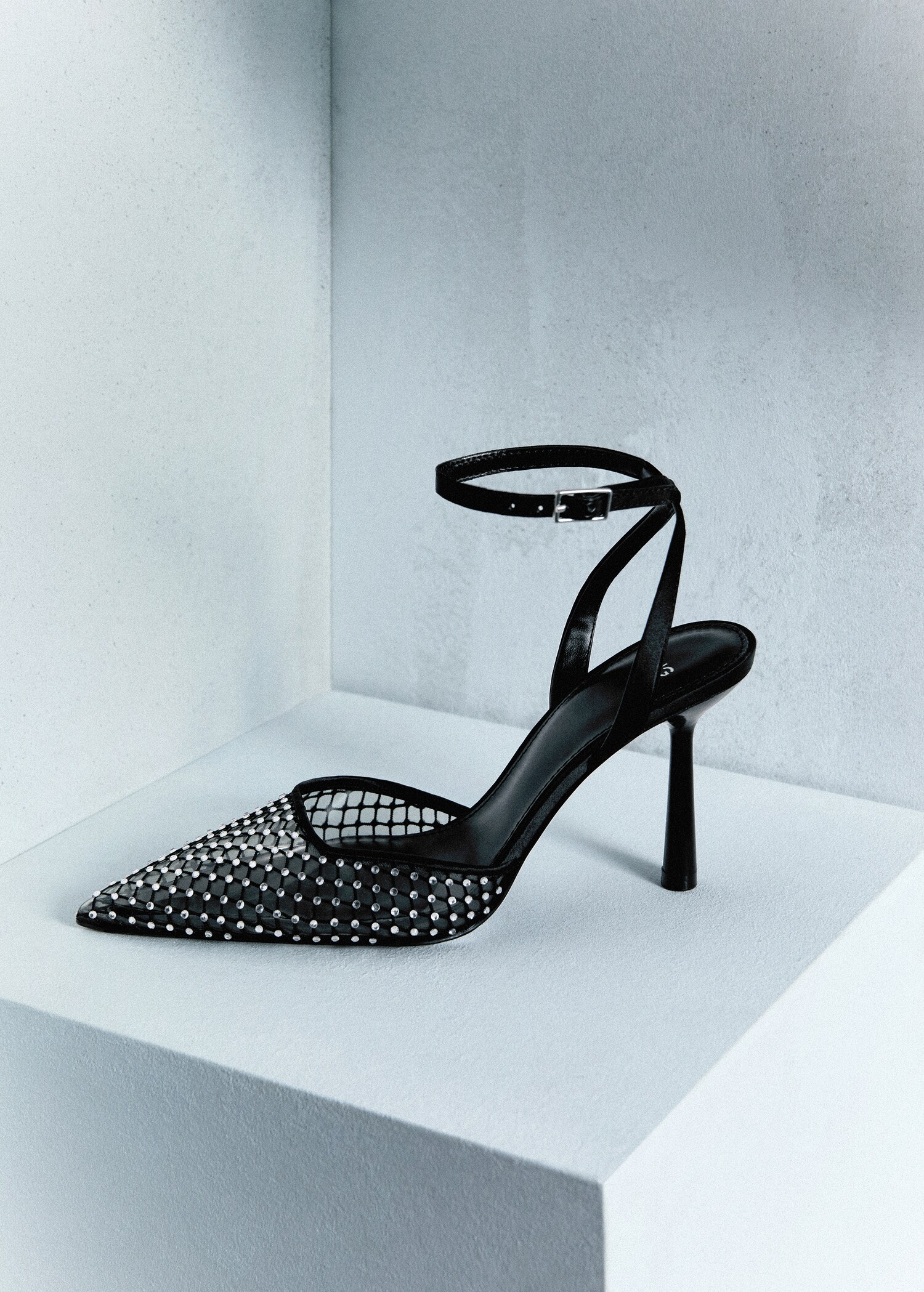 Rhinestone mesh shoes - Details of the article 9