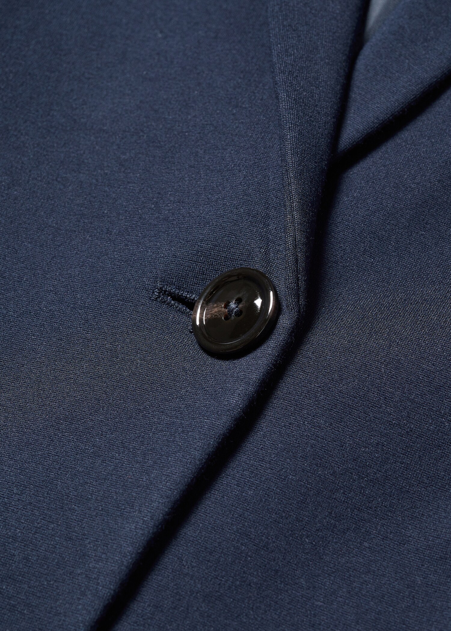 Fitted jacket with blunt stitching - Details of the article 8