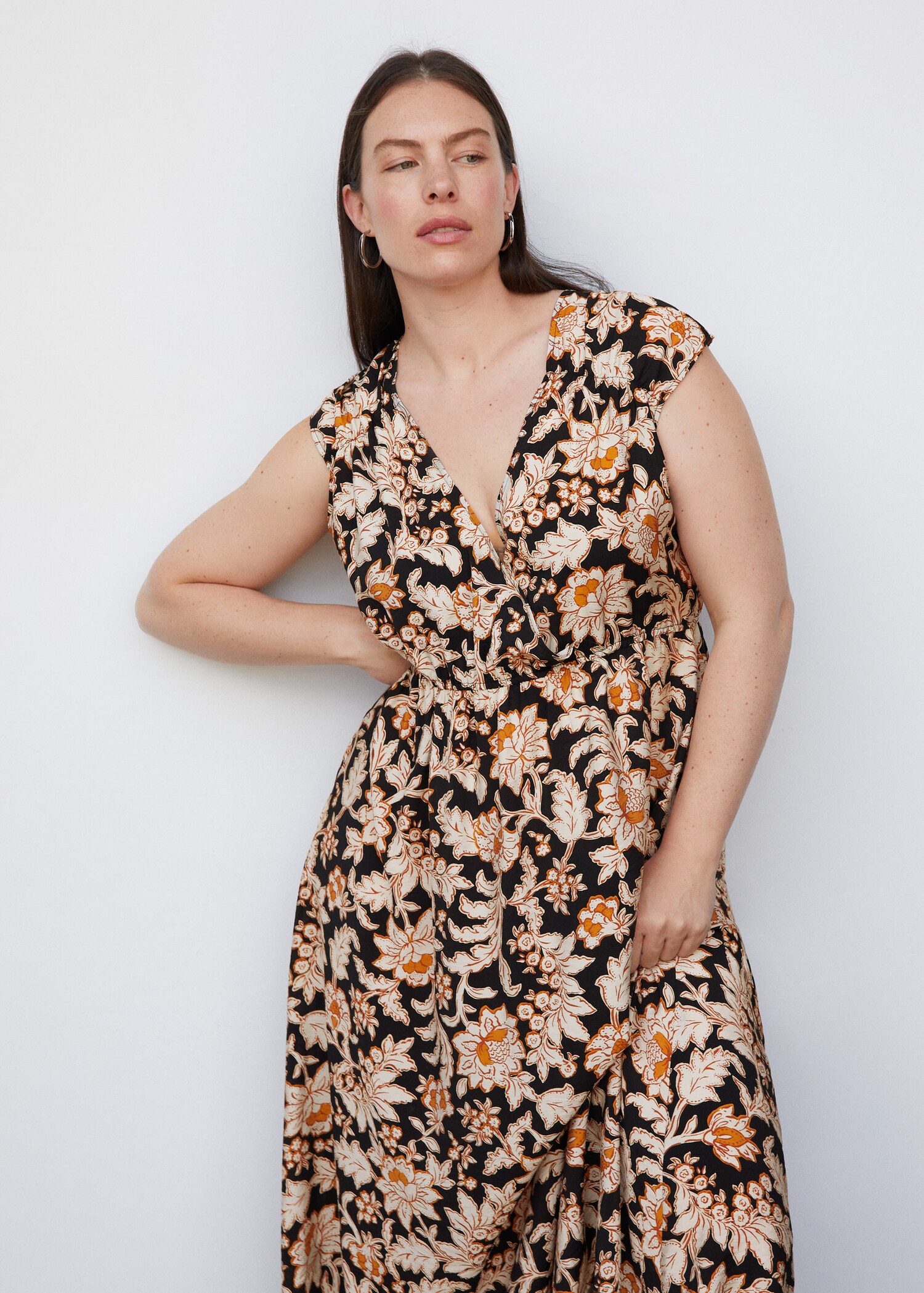 Florales Kleid mit Wickelausschnitt - Detail des Artikels 5