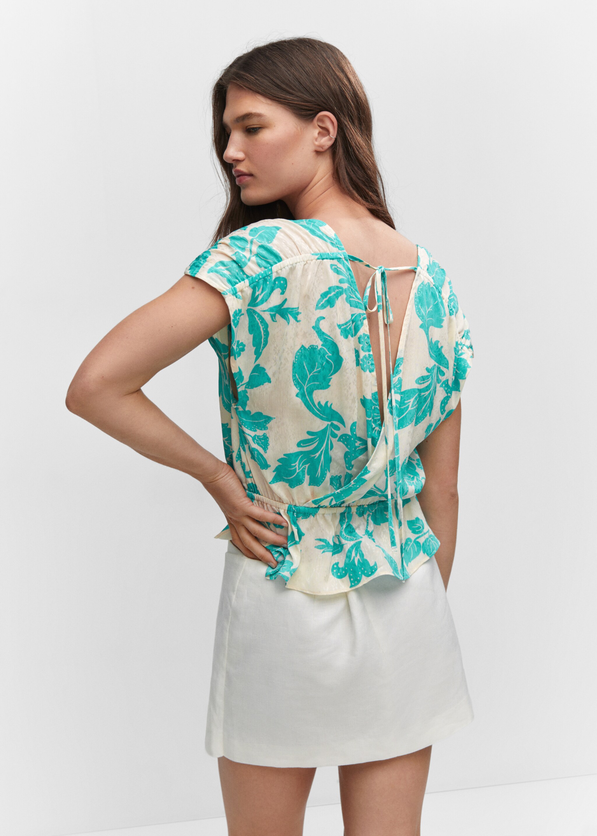 Bluză petrecută model floral - Spatele articolului