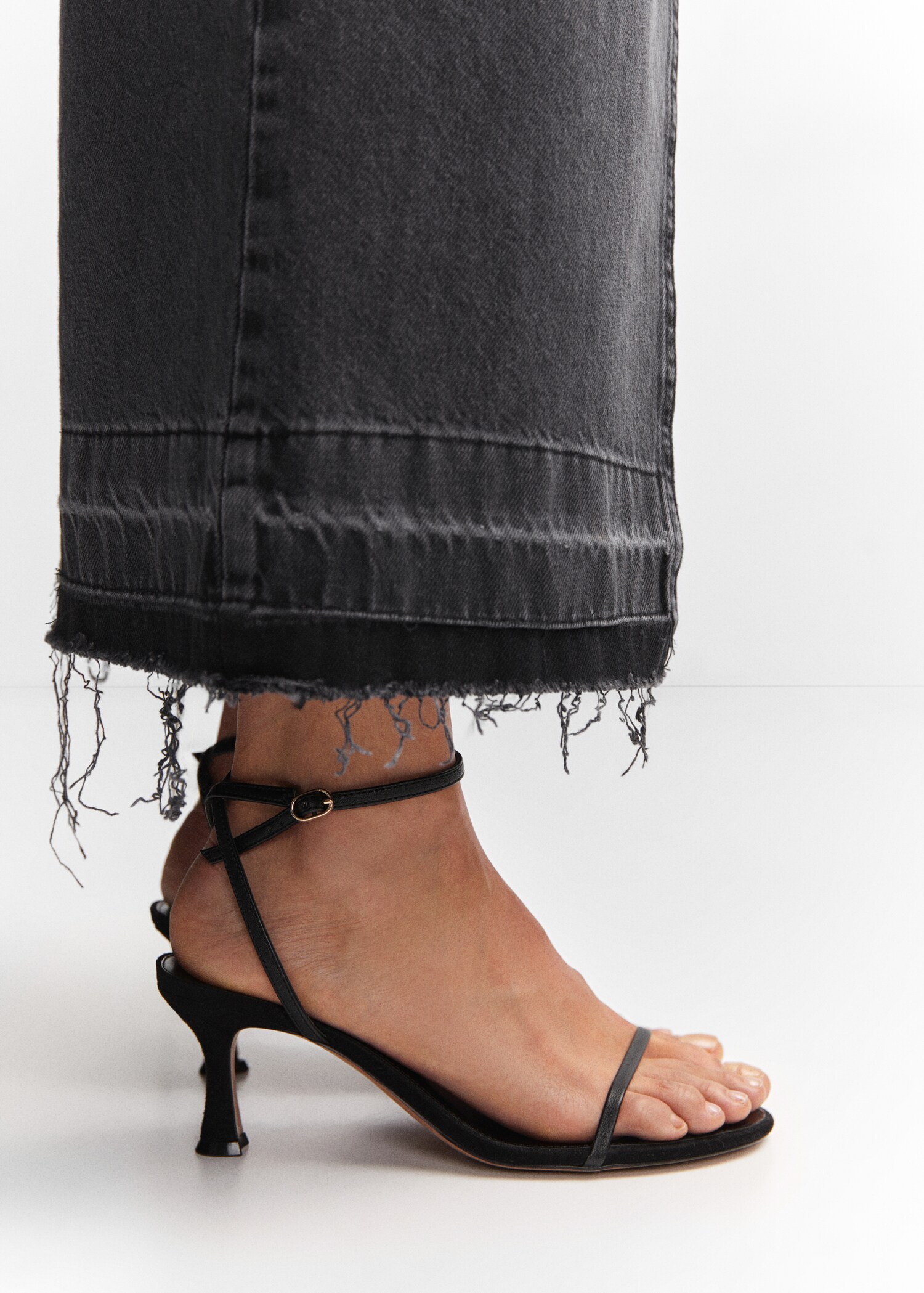 Sandales talon à bride - Détail de l'article 9