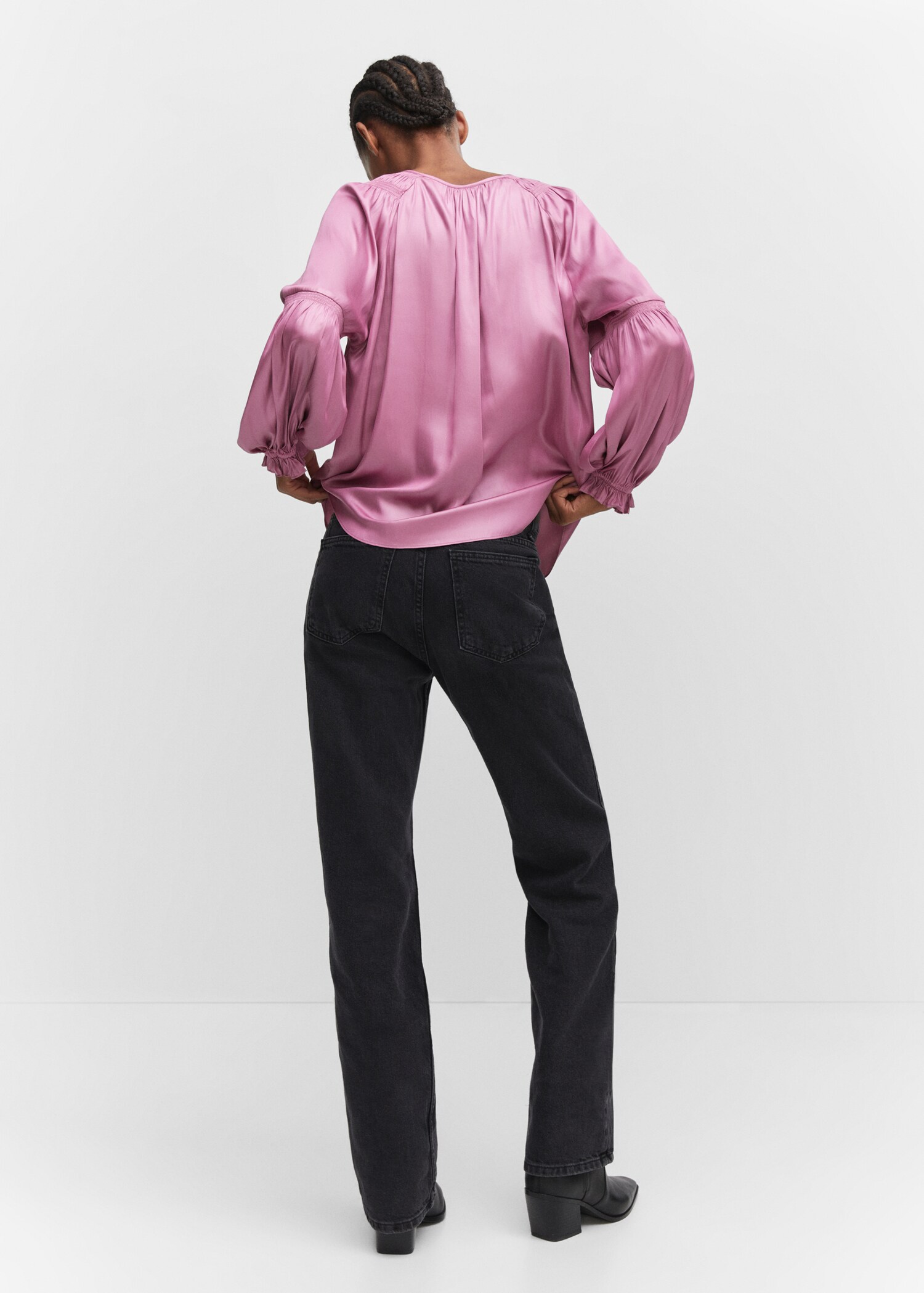 Pleated blouse with button - Reverse of the article