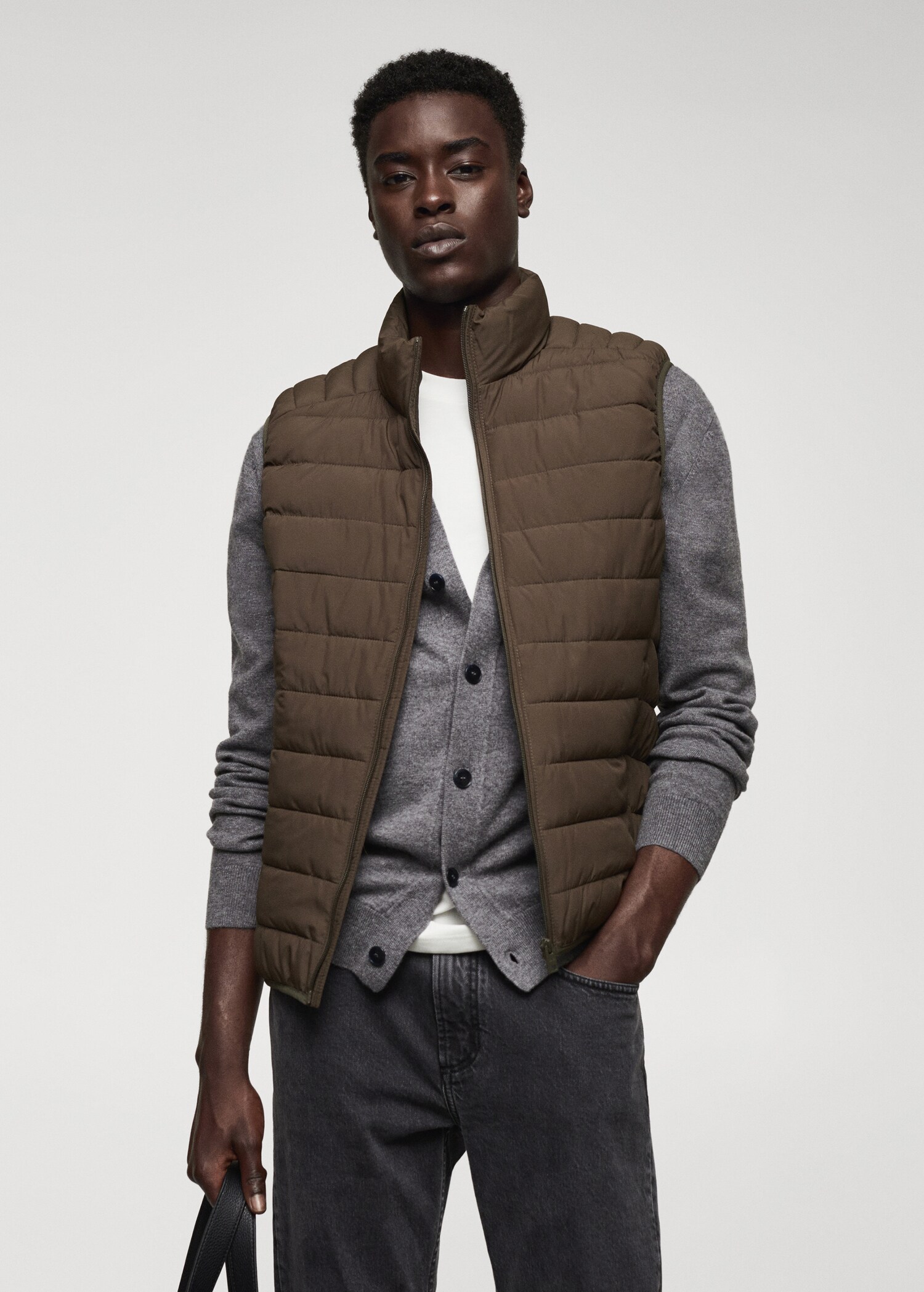 Ultra-light padded water-repellent vest - Medium plane