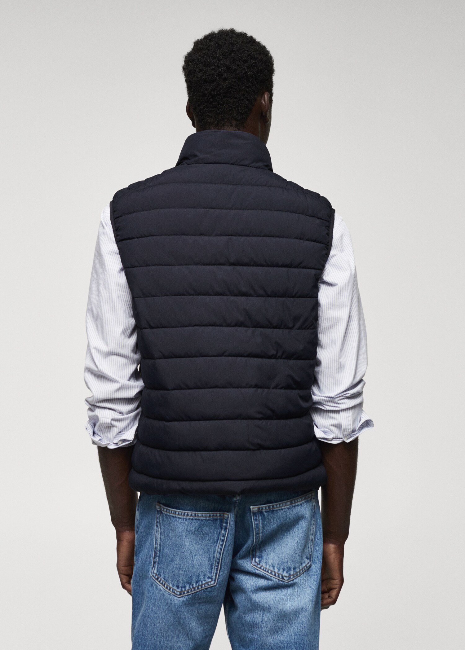 Ultra-light padded water-repellent vest - Reverse of the article