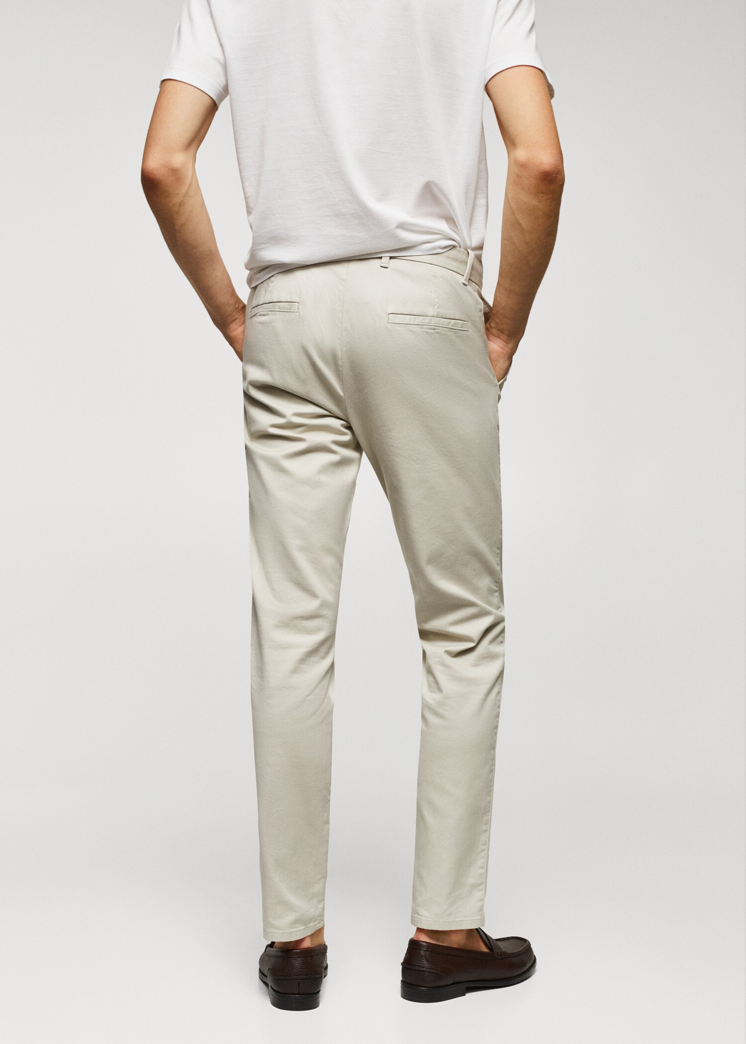 Slim fit serge chino - Achterkant van het artikel