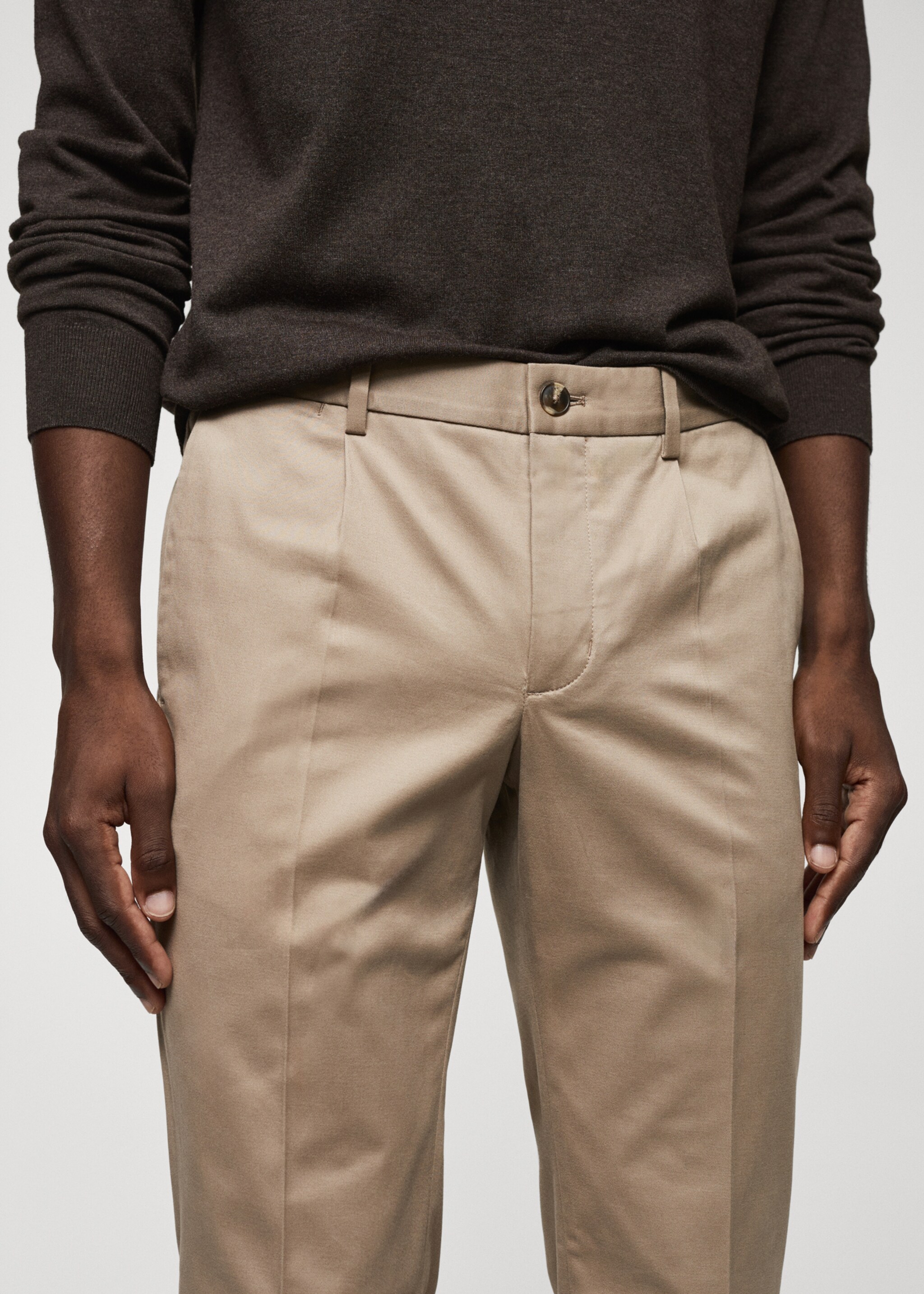 Slim-fit pleated cotton chinos - Details of the article 1