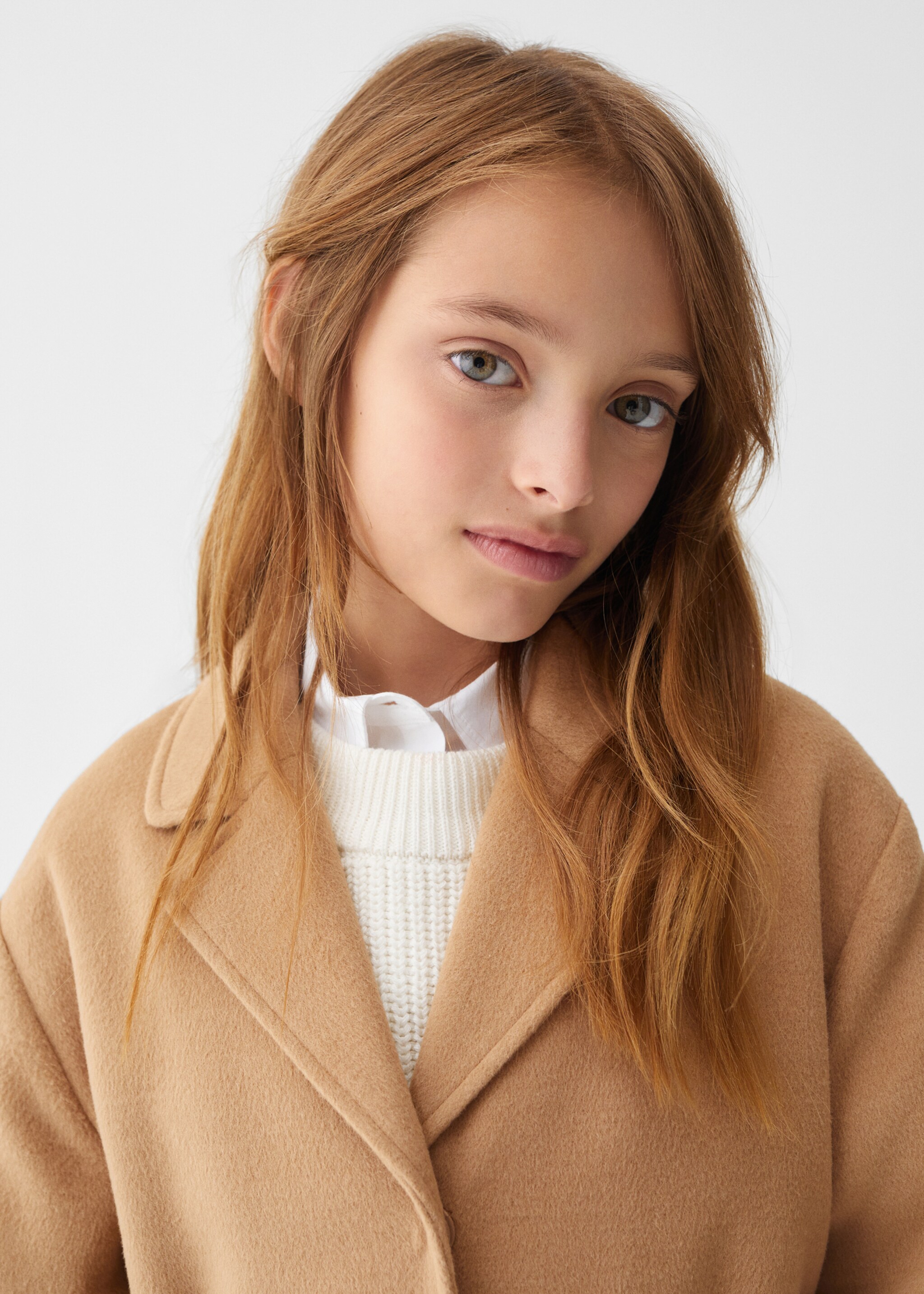 Coat with lapels and belt - Details of the article 1, Medium Brown. Ref: 57044759-00.