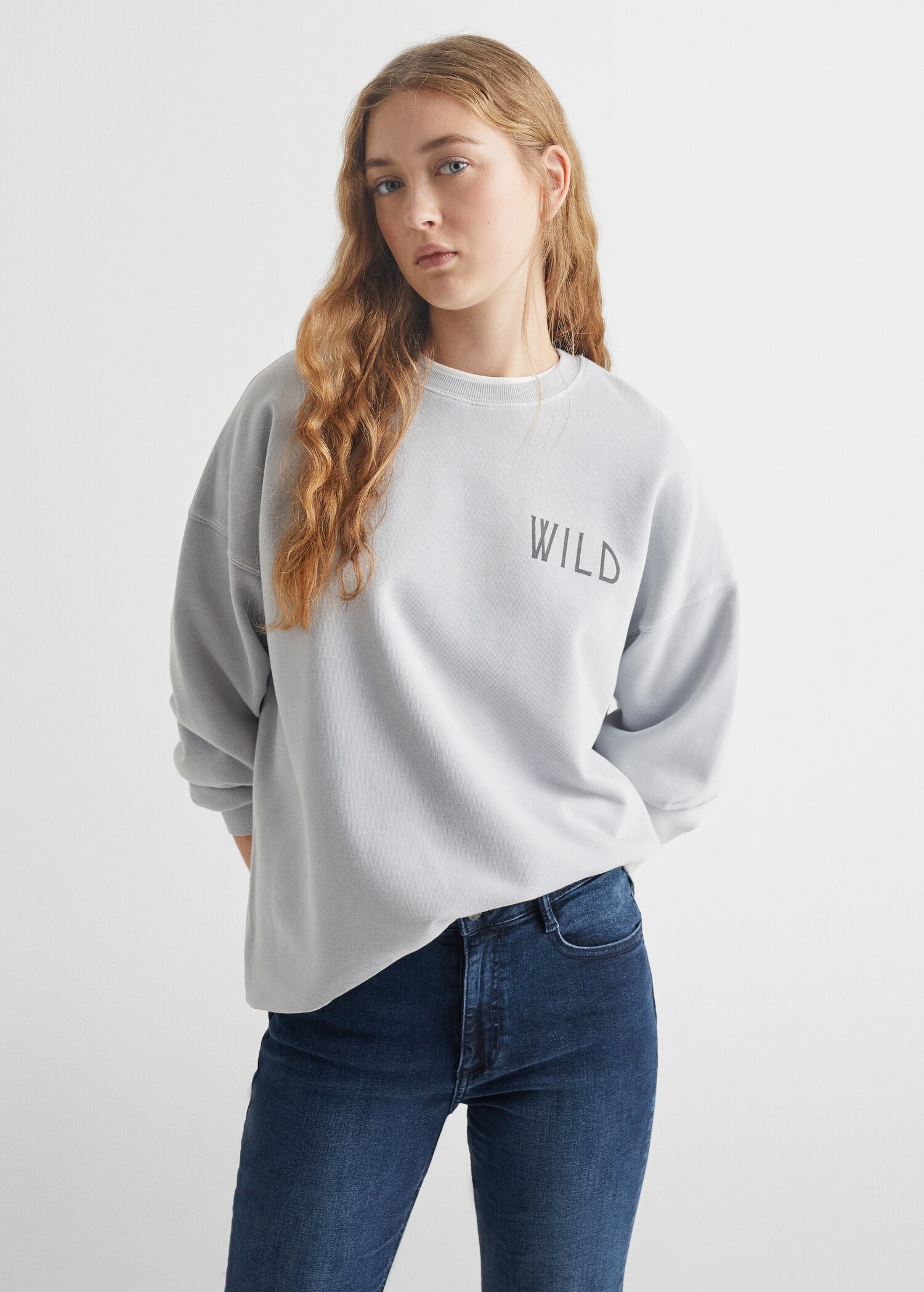 Sweater message imprimé - Plan moyen
