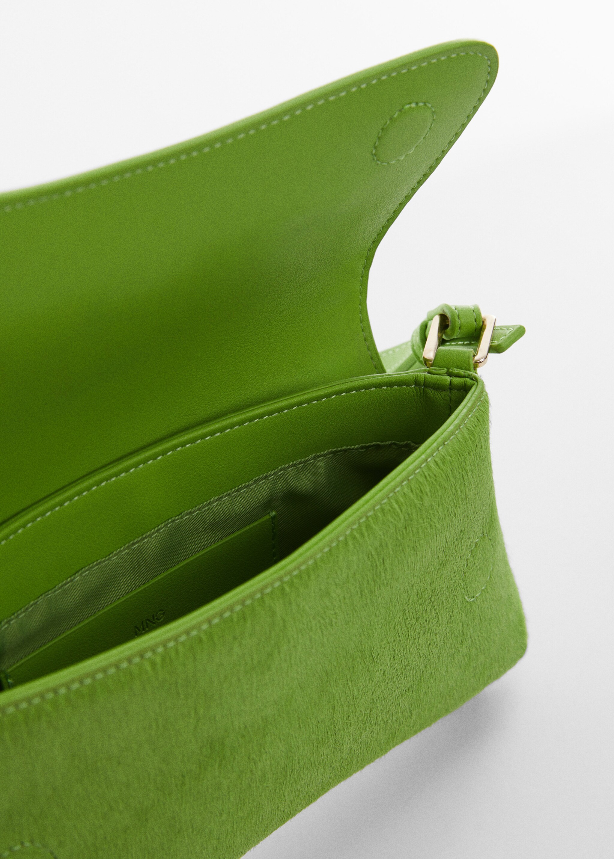 Flap leather bag - Details of the article 2, Lime. Ref: 57044776-00.