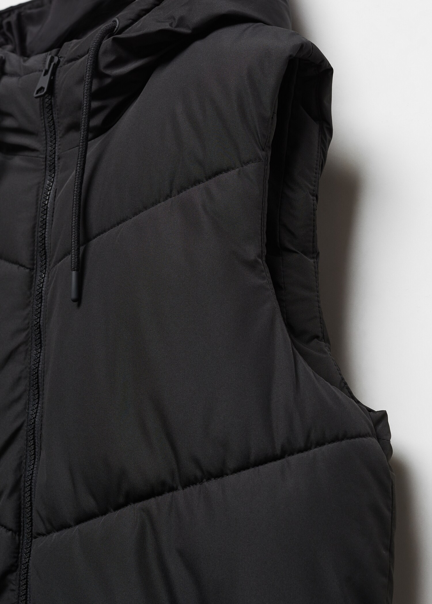 Long quilted gilet - Details of the article 8