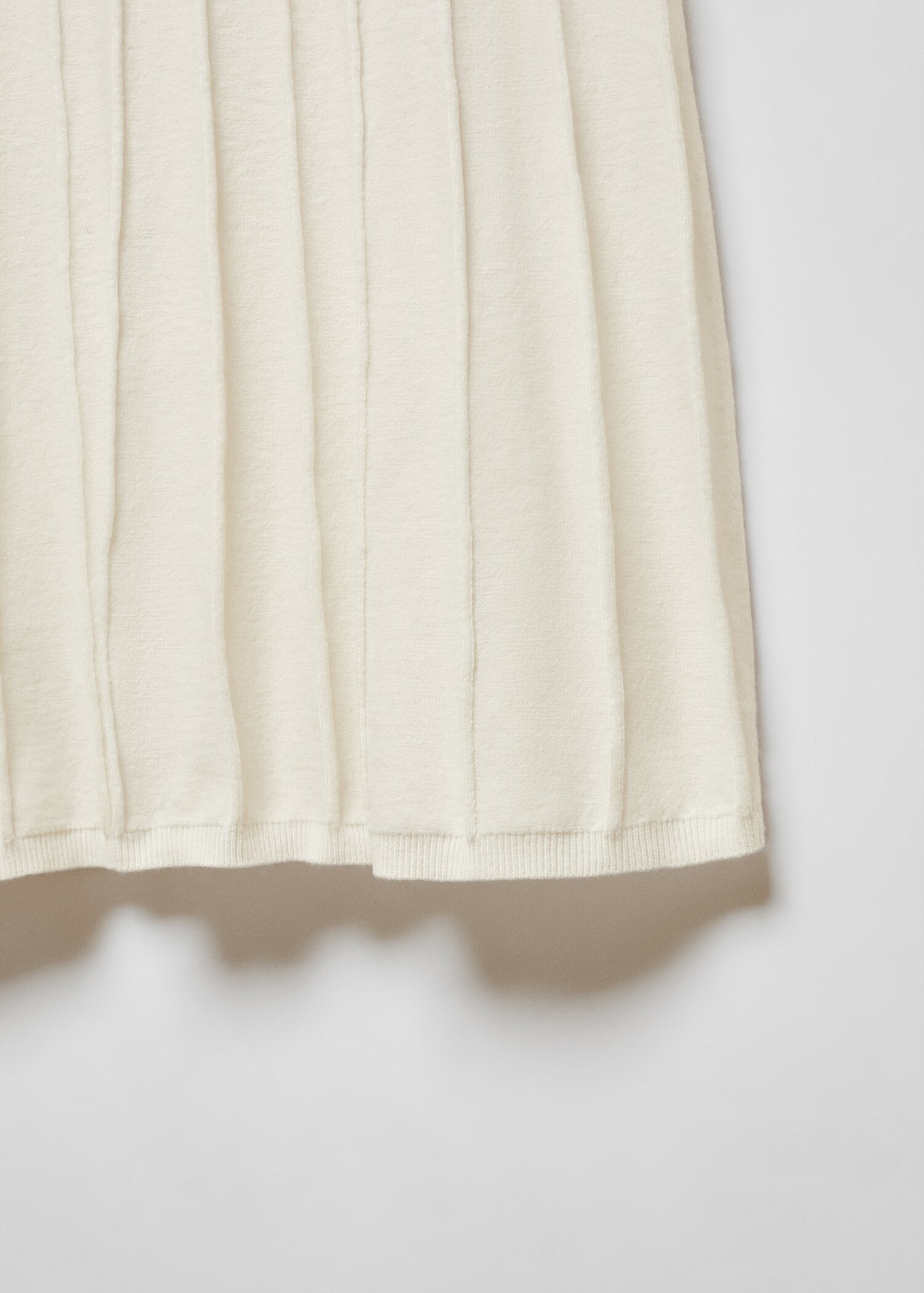 Rippkleid mit halbhohem Kragen - Detail des Artikels 8
