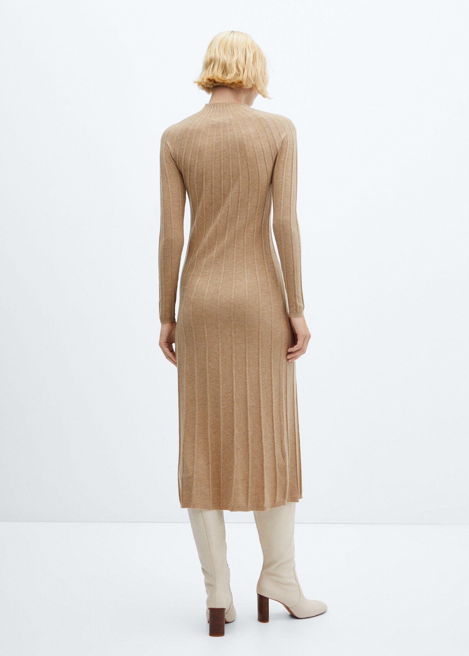 Rippkleid mit halbhohem Kragen - Rückseite des Artikels