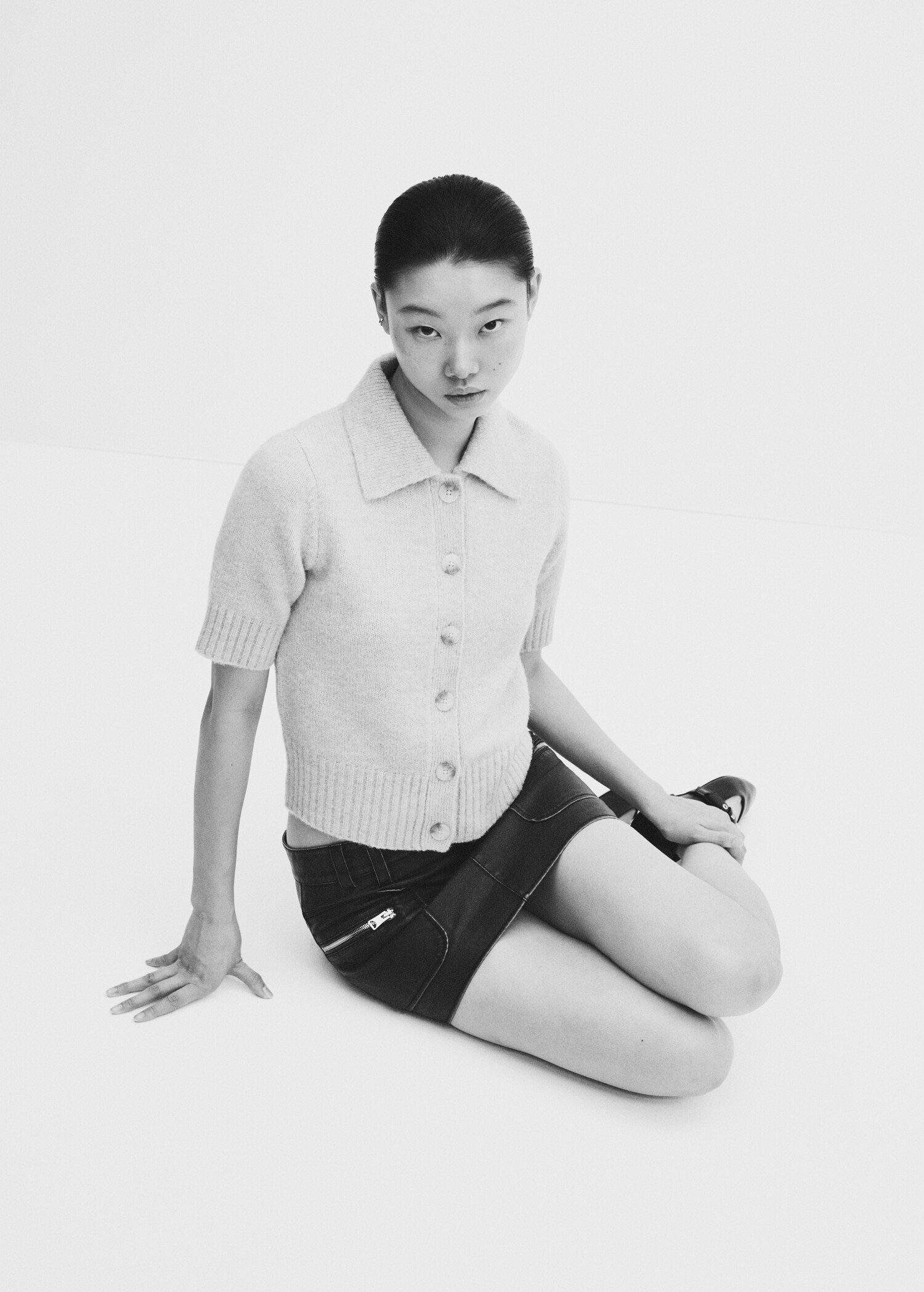 Short-sleeved cardigan with shirt collar - Details of the article 2