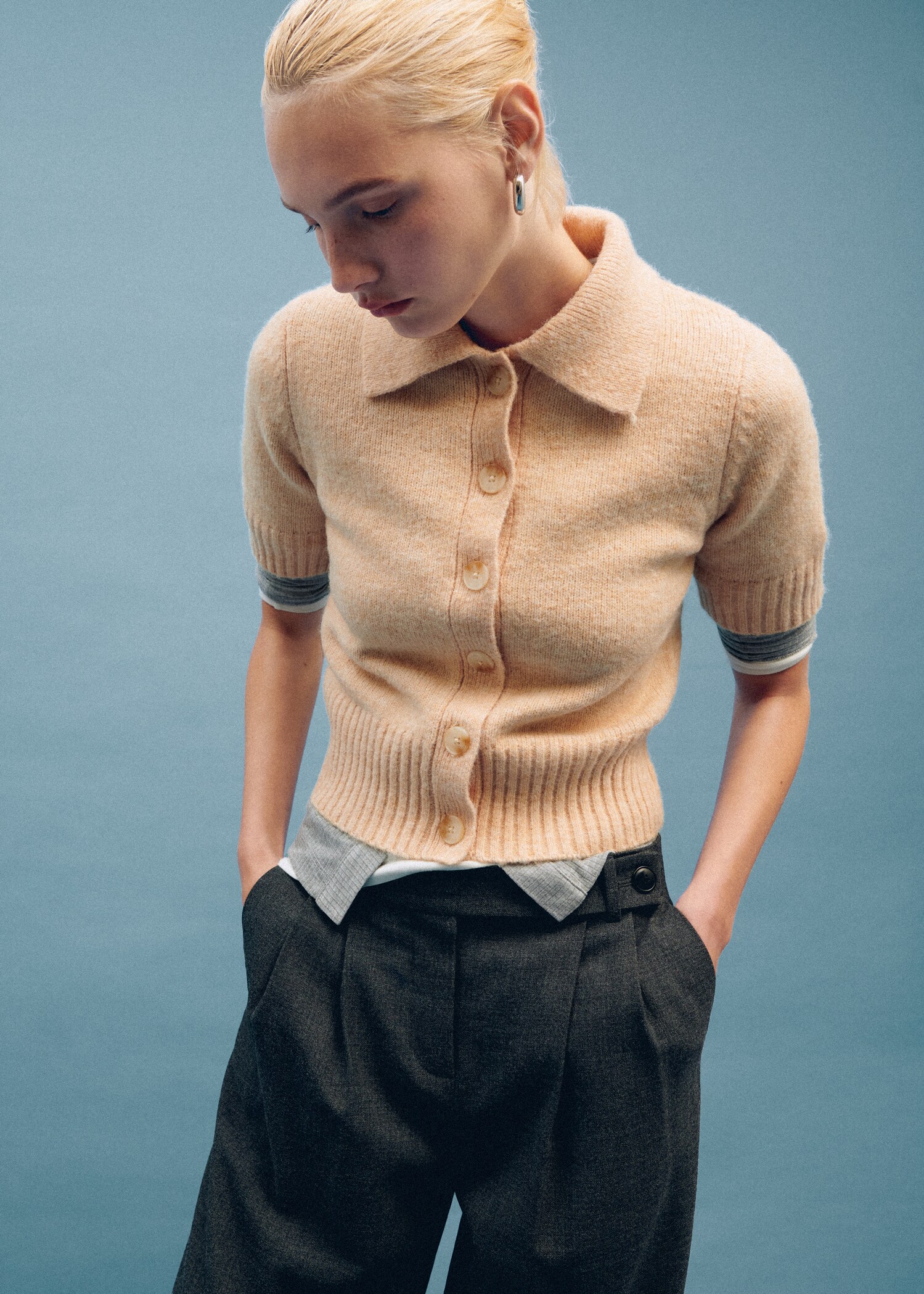 Short-sleeved cardigan with shirt collar - Details of the article 6