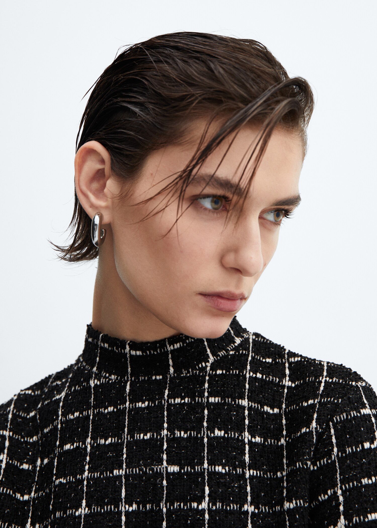 Tweed dress with ruffle hem - Details of the article 1