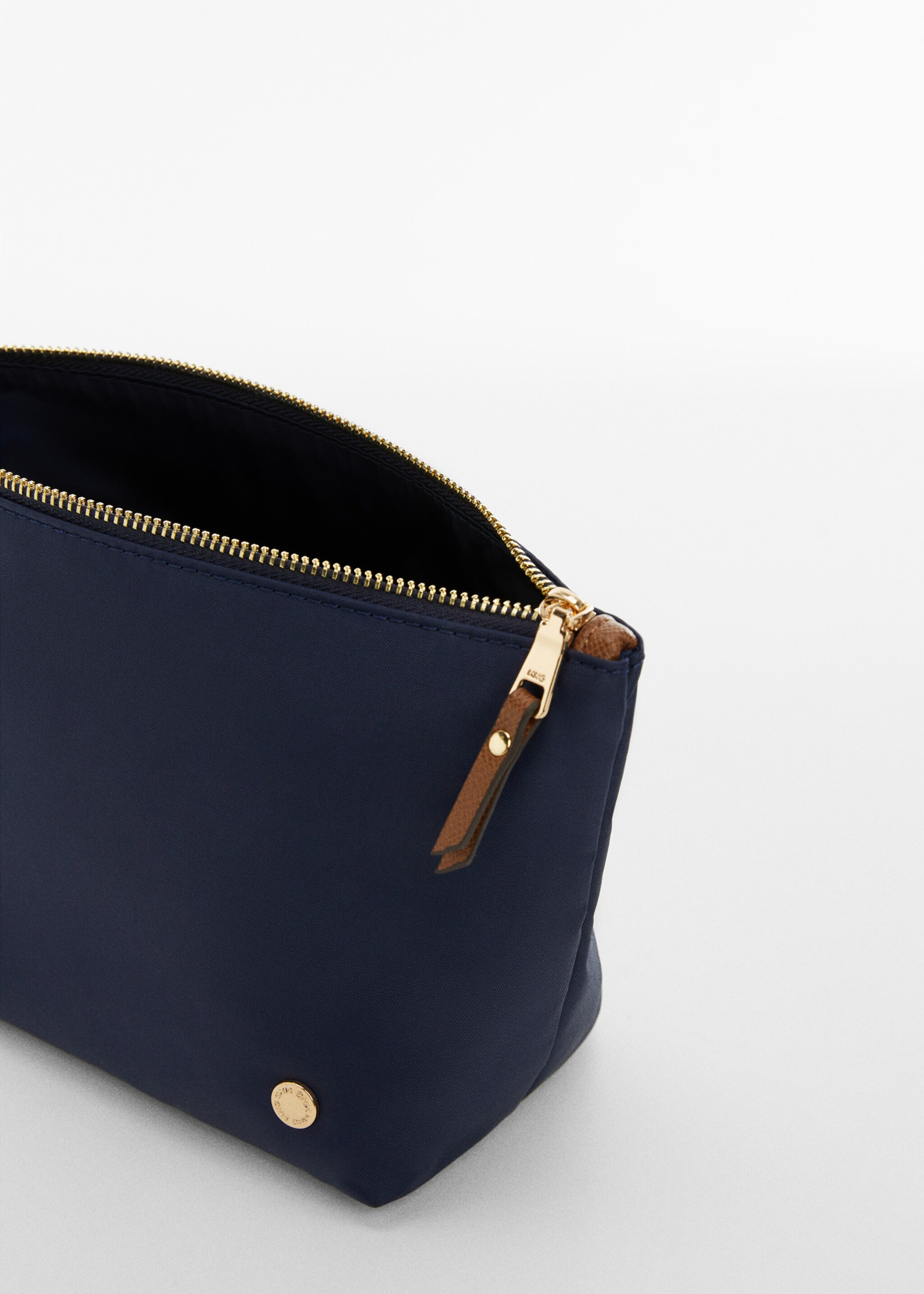 Badge makeup bag - Details of the article 1, Navy. Ref: 57045806-00.
