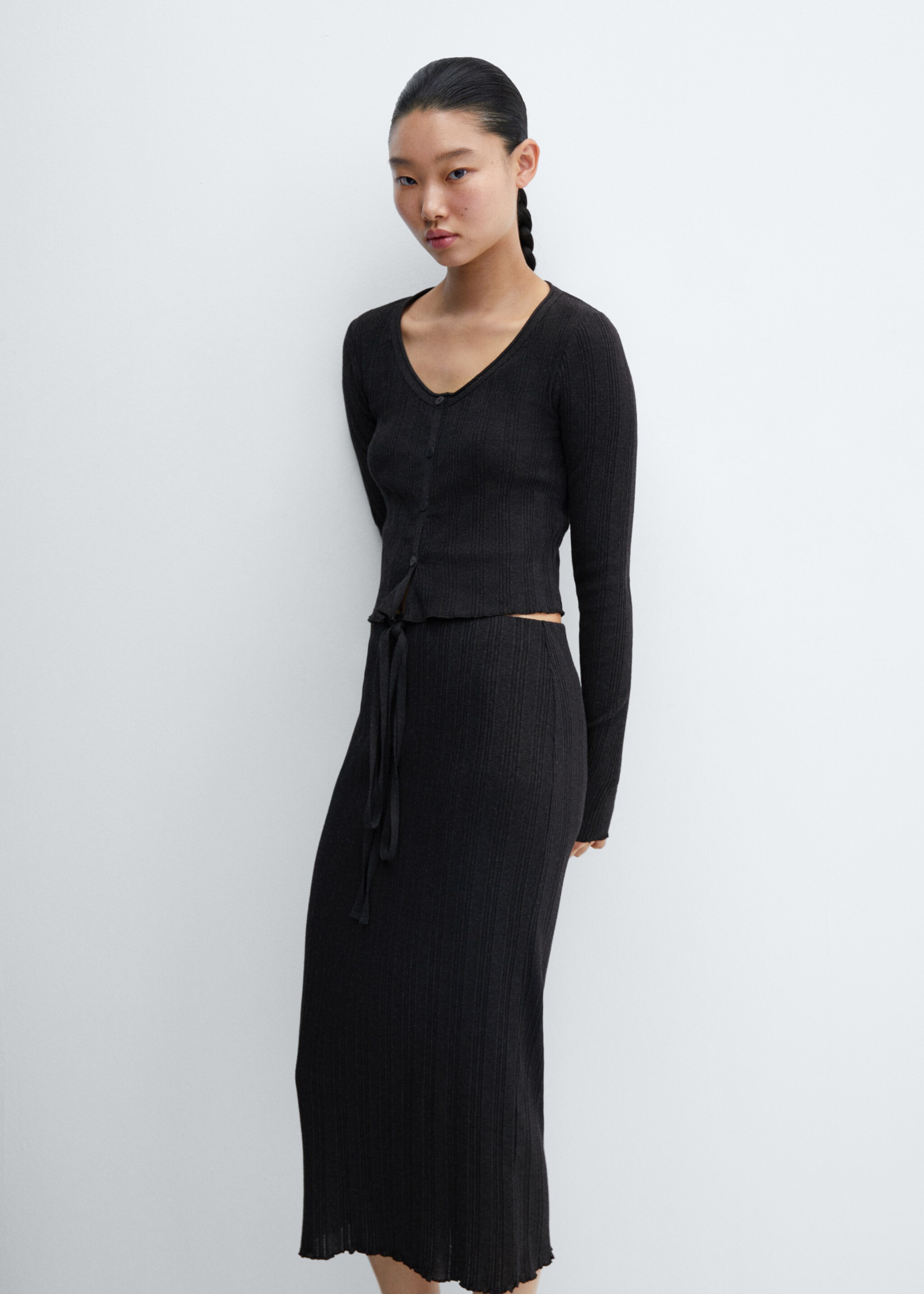 Ribbed midi skirt - Details of the article 2, Charcoal. Ref: 57045810-00.
