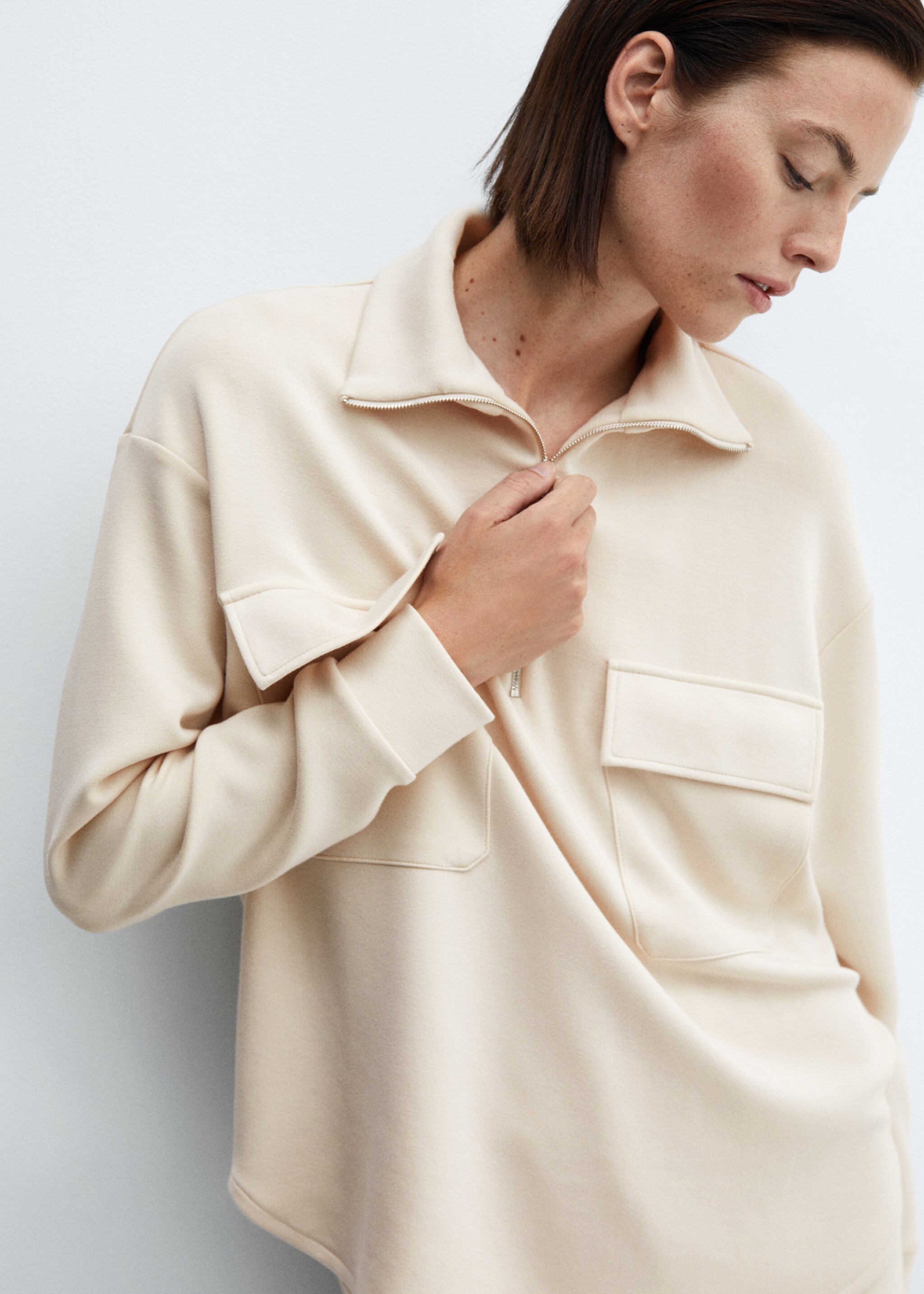 Sweatshirt with patch pocket - Details of the article 2