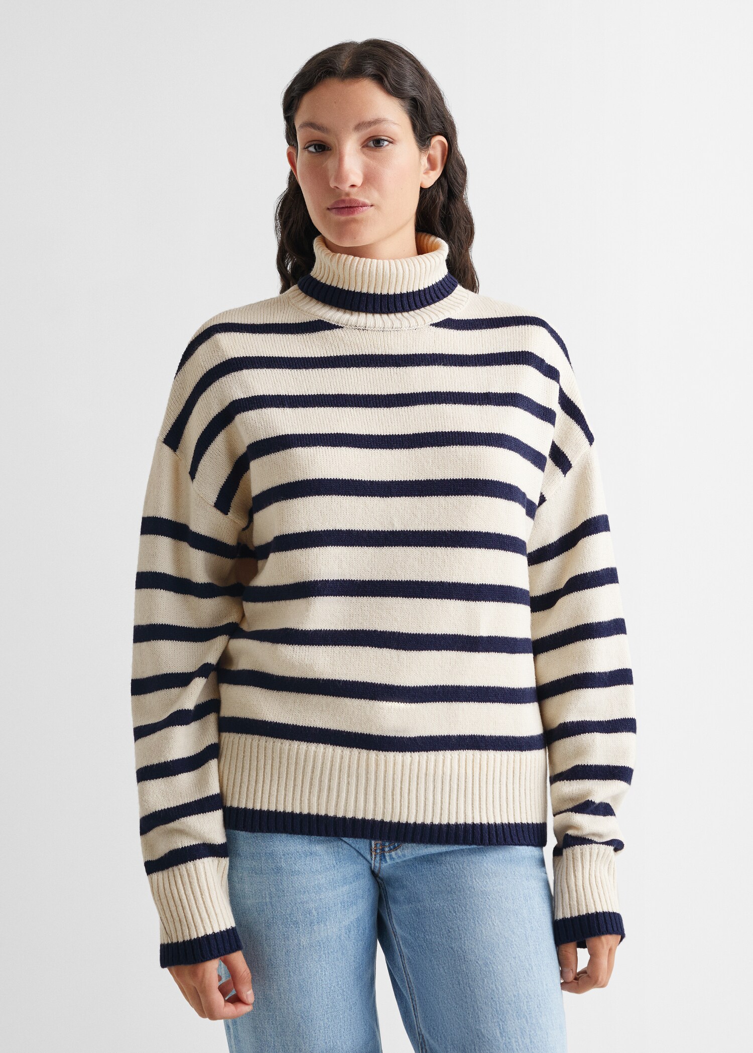 Jersey rayas cuello alto - Plano medio