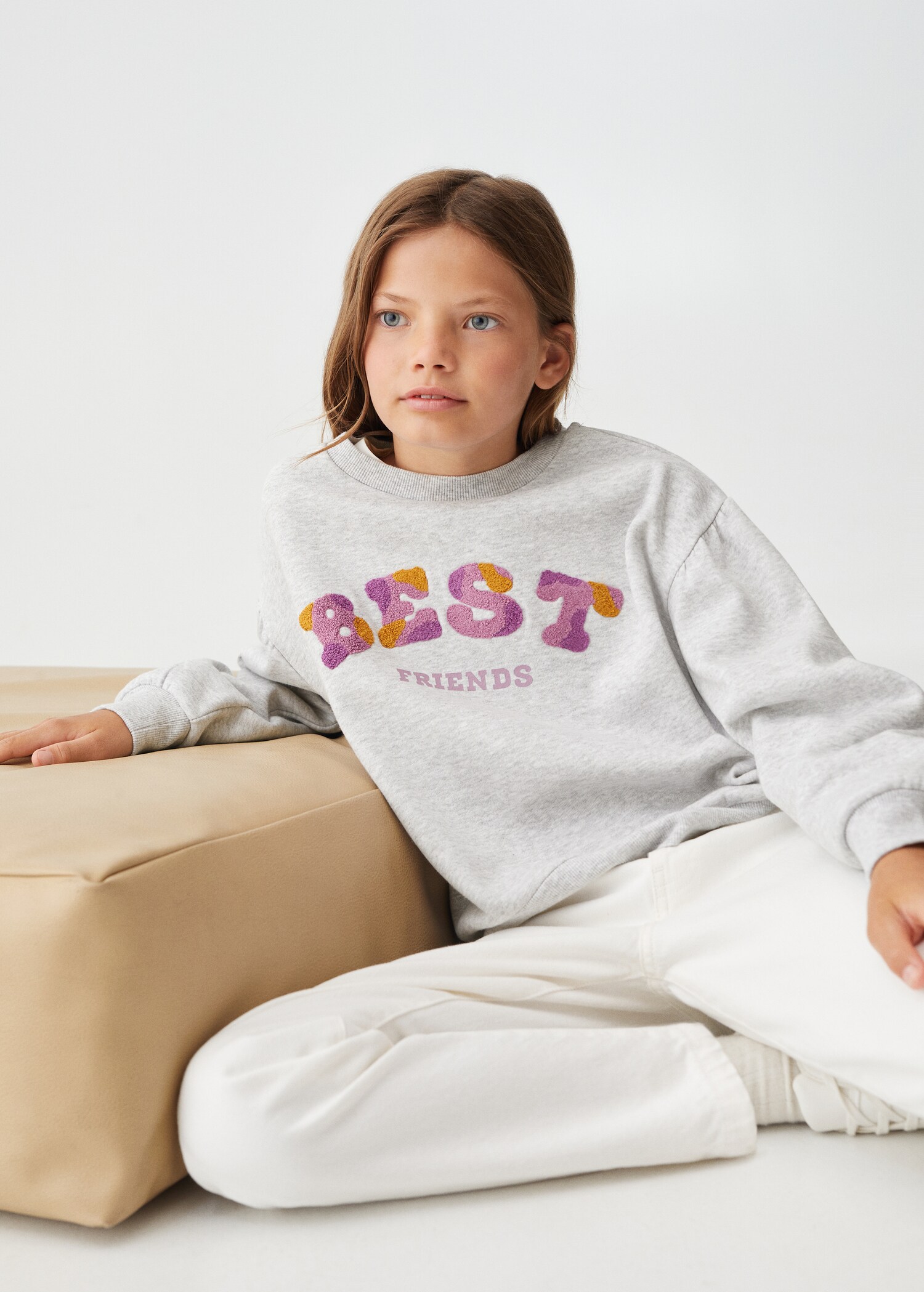 Sweat-shirt message brodé - Plan moyen