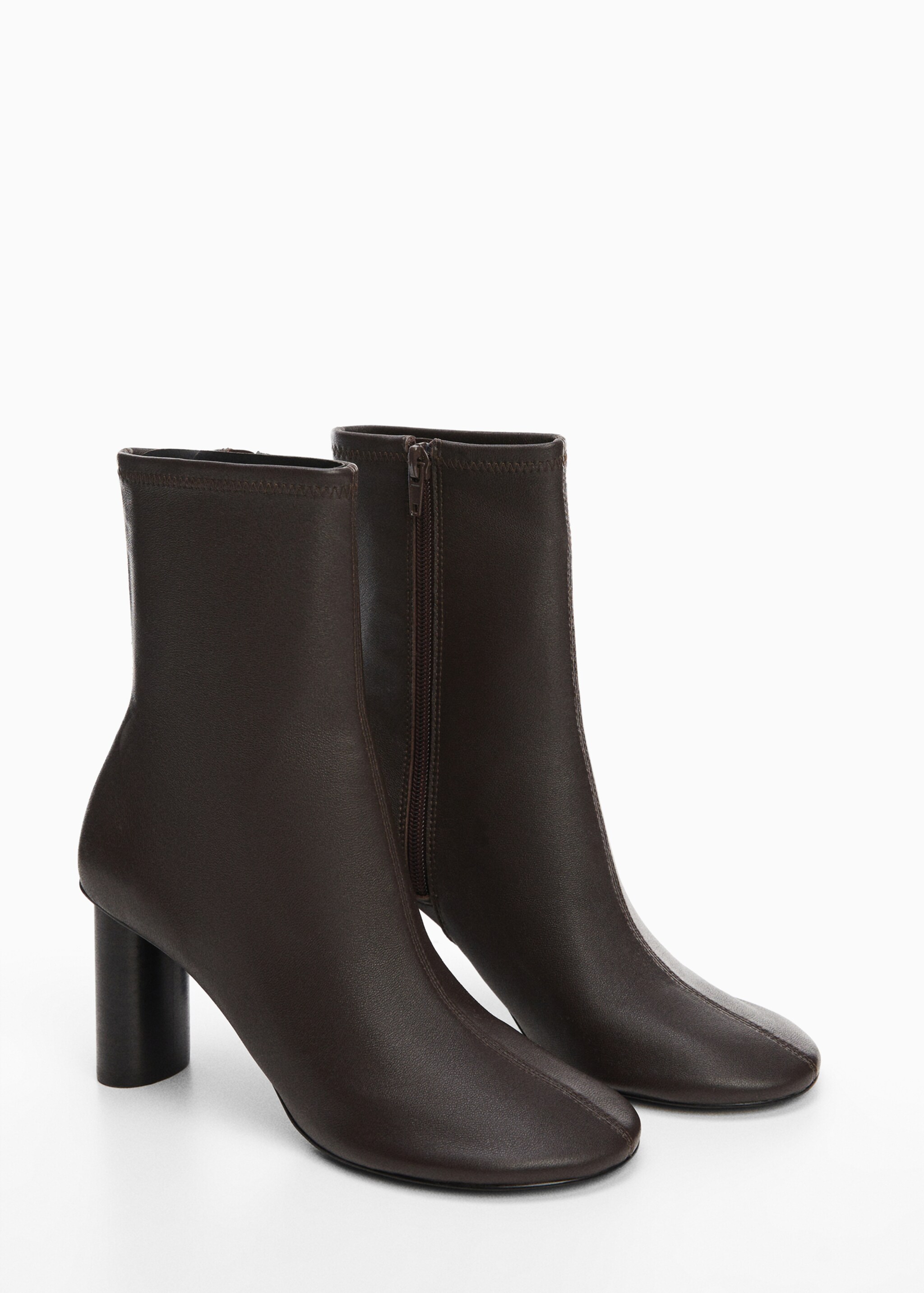 Rounded toe leather ankle boots - Medium plane