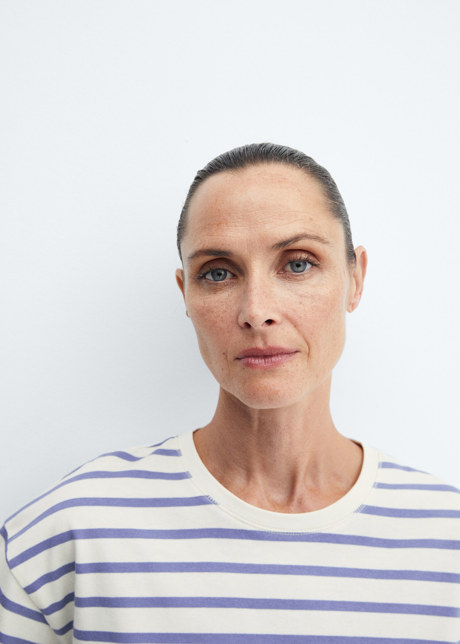 Striped round-neck sweatshirt - Details of the article 1
