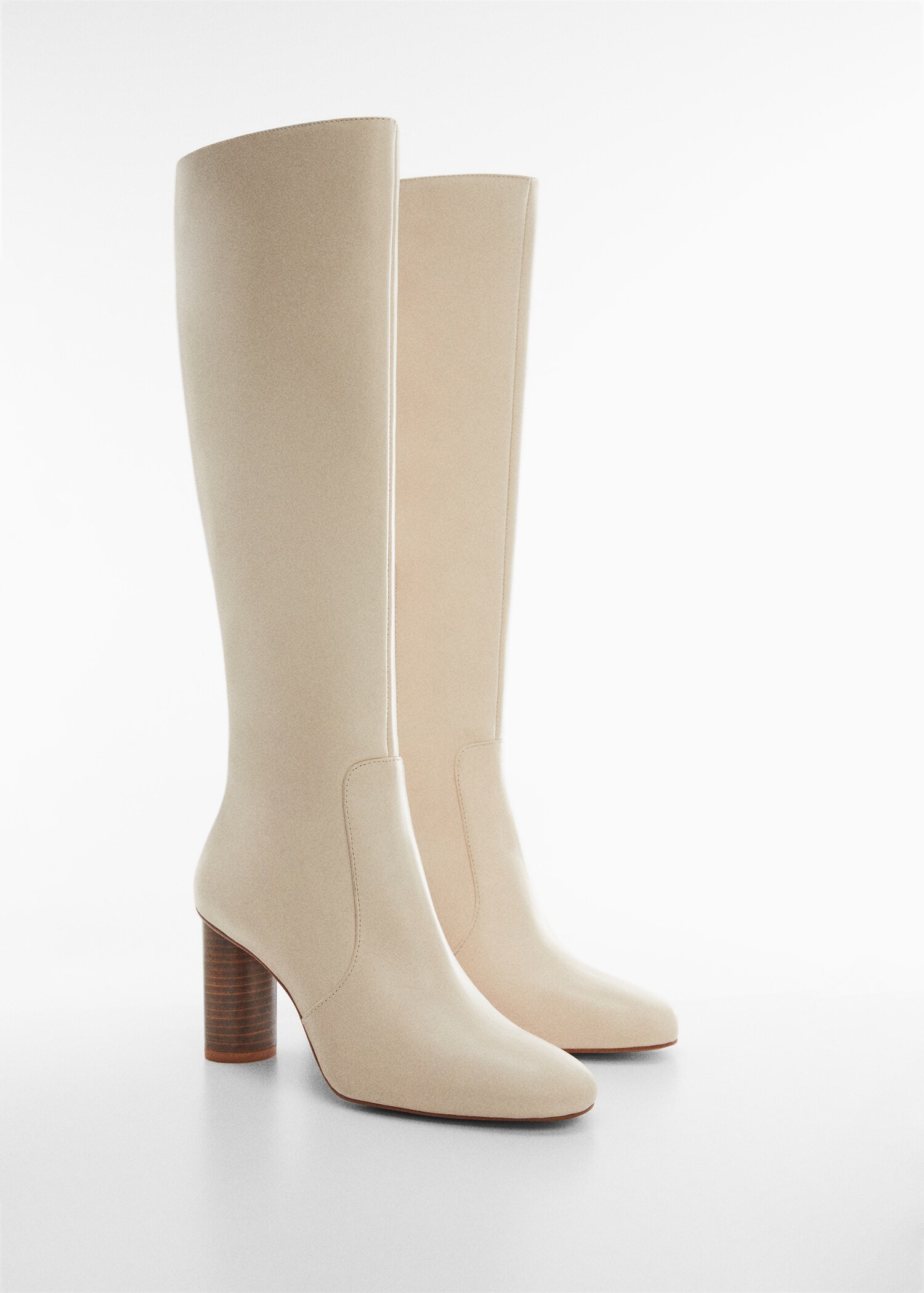 Bottes cuir bout rond - Plan moyen
