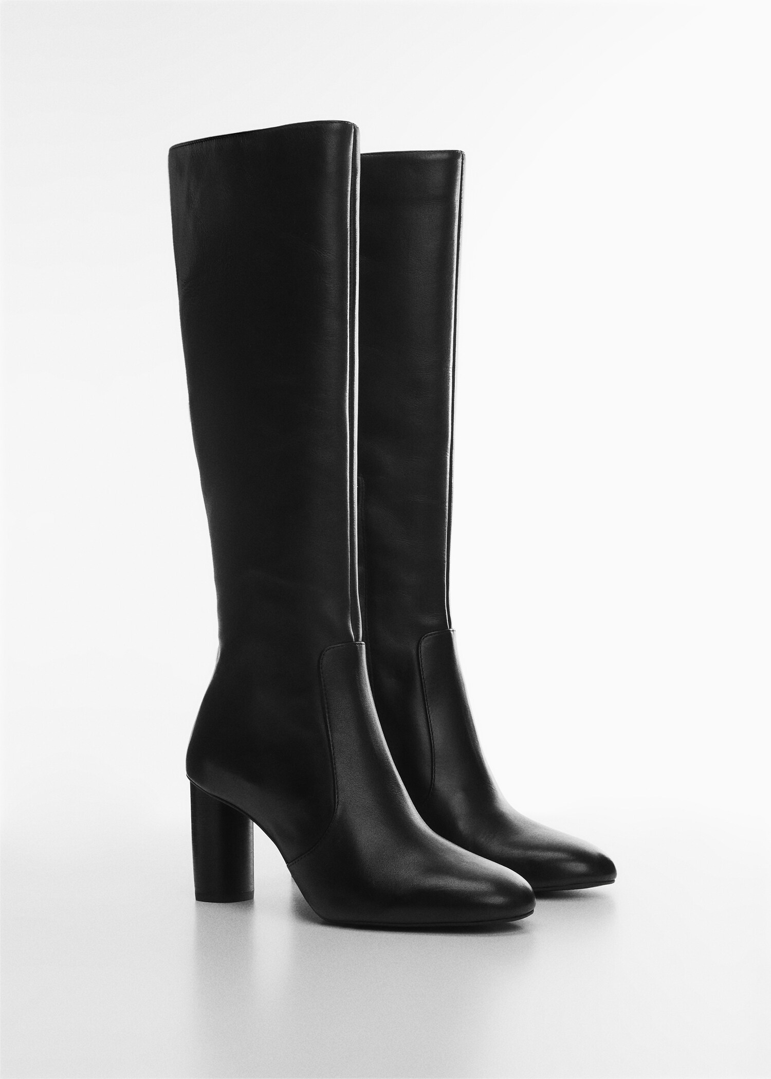 Bottes cuir bout rond - Plan moyen