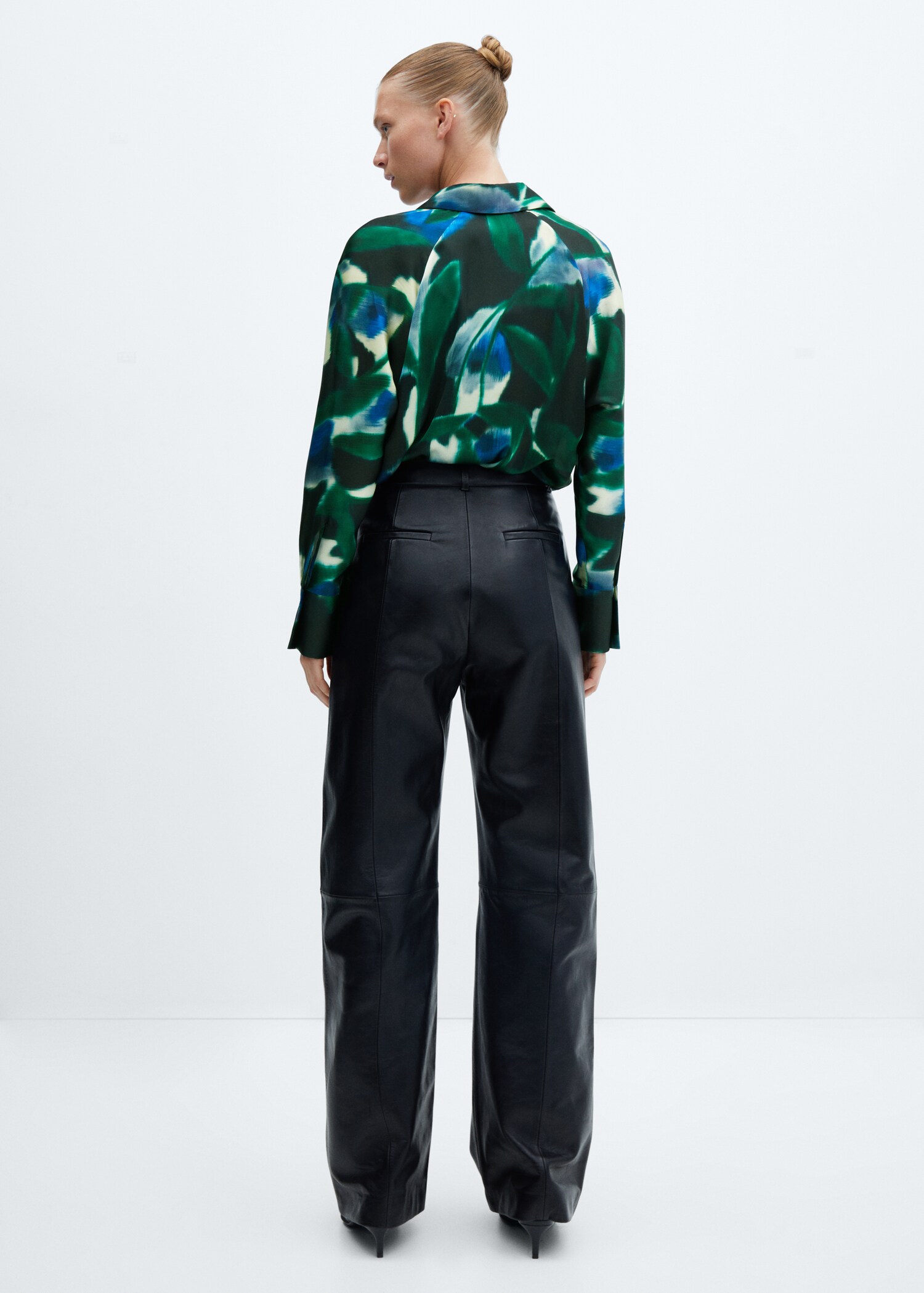 Flowy printed shirt - Reverse of the article