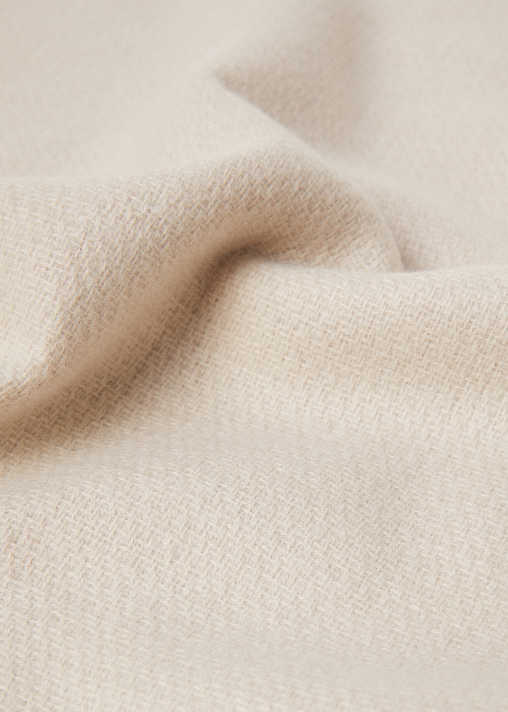 Fringed soft blanket - Details of the article 2, Beige. Ref: 57046310-00.