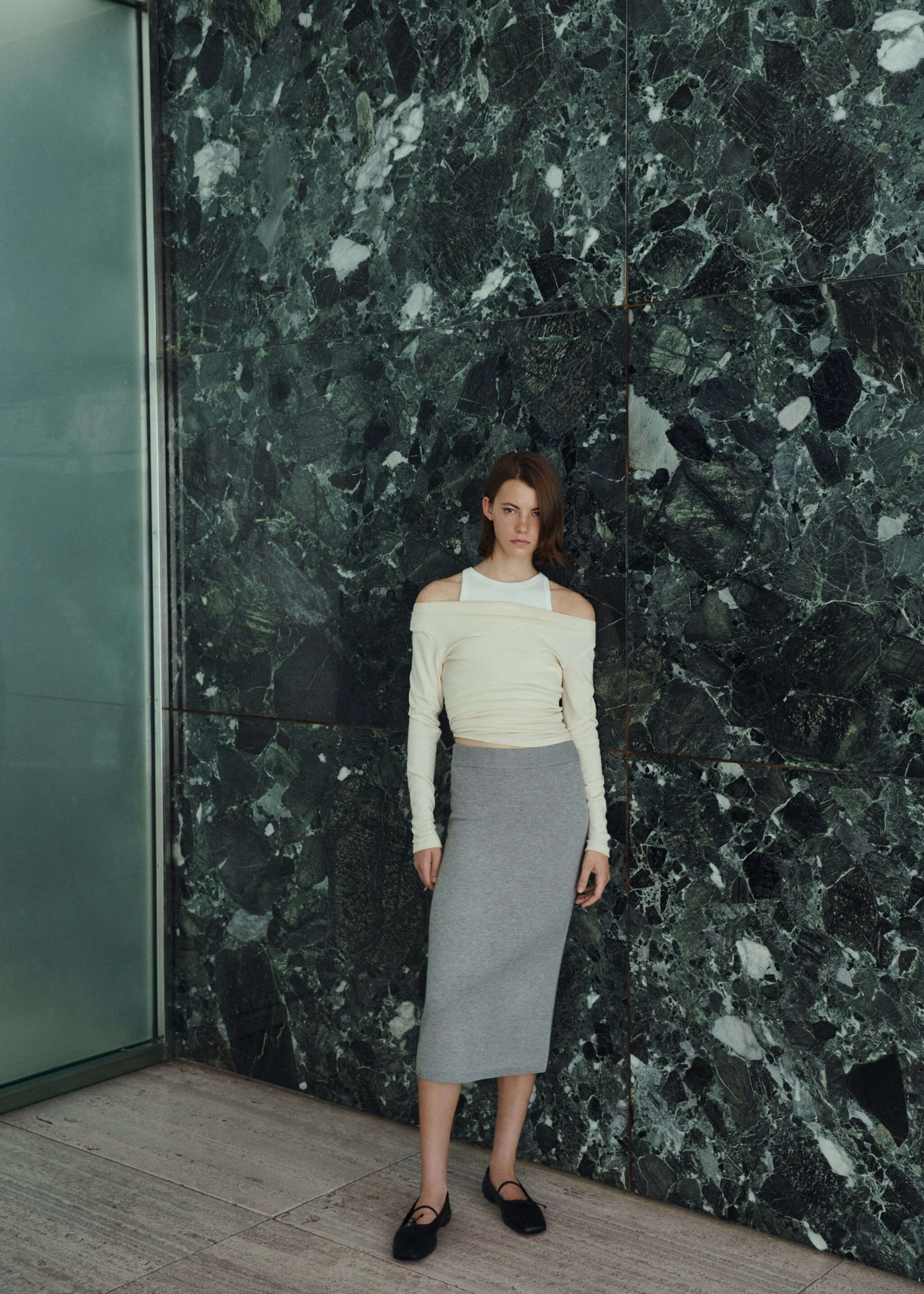 Ribbed midi skirt - Details of the article 6, Medium Heather Grey. Ref: 57046312-00.