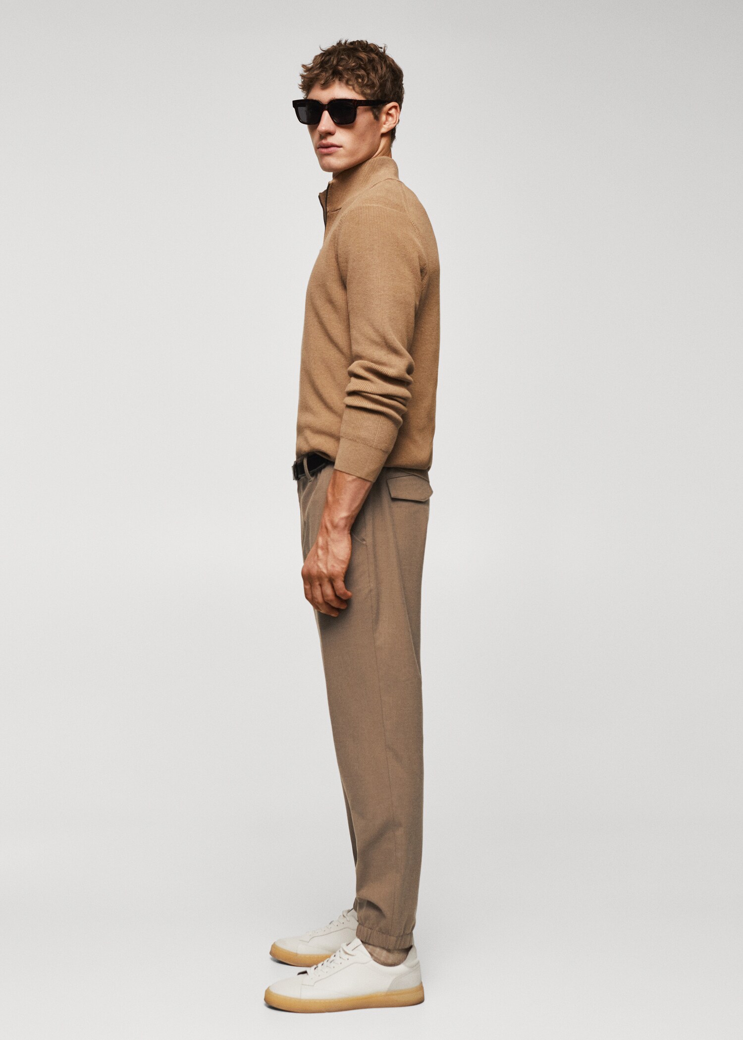Slim-fit jogger trousers with drawstring - Details of the article 2