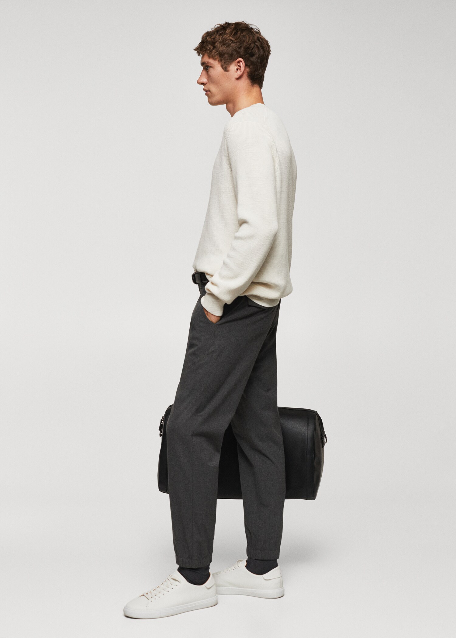 Slim-fit jogger trousers with drawstring - Details of the article 2
